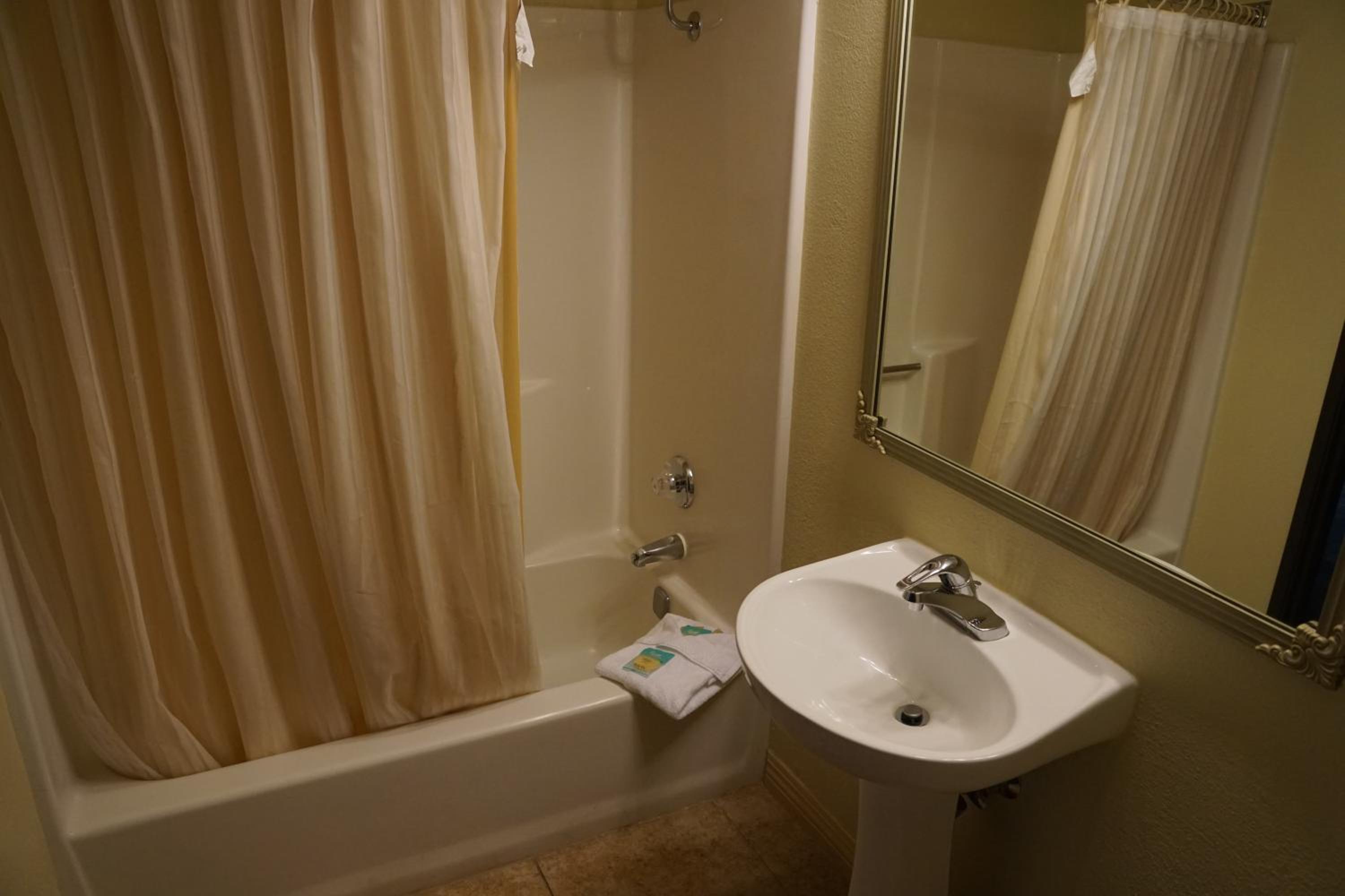 Superior Queen Room with Bathtub with Grab Bars - Mobility Accessible/Non-Smoking