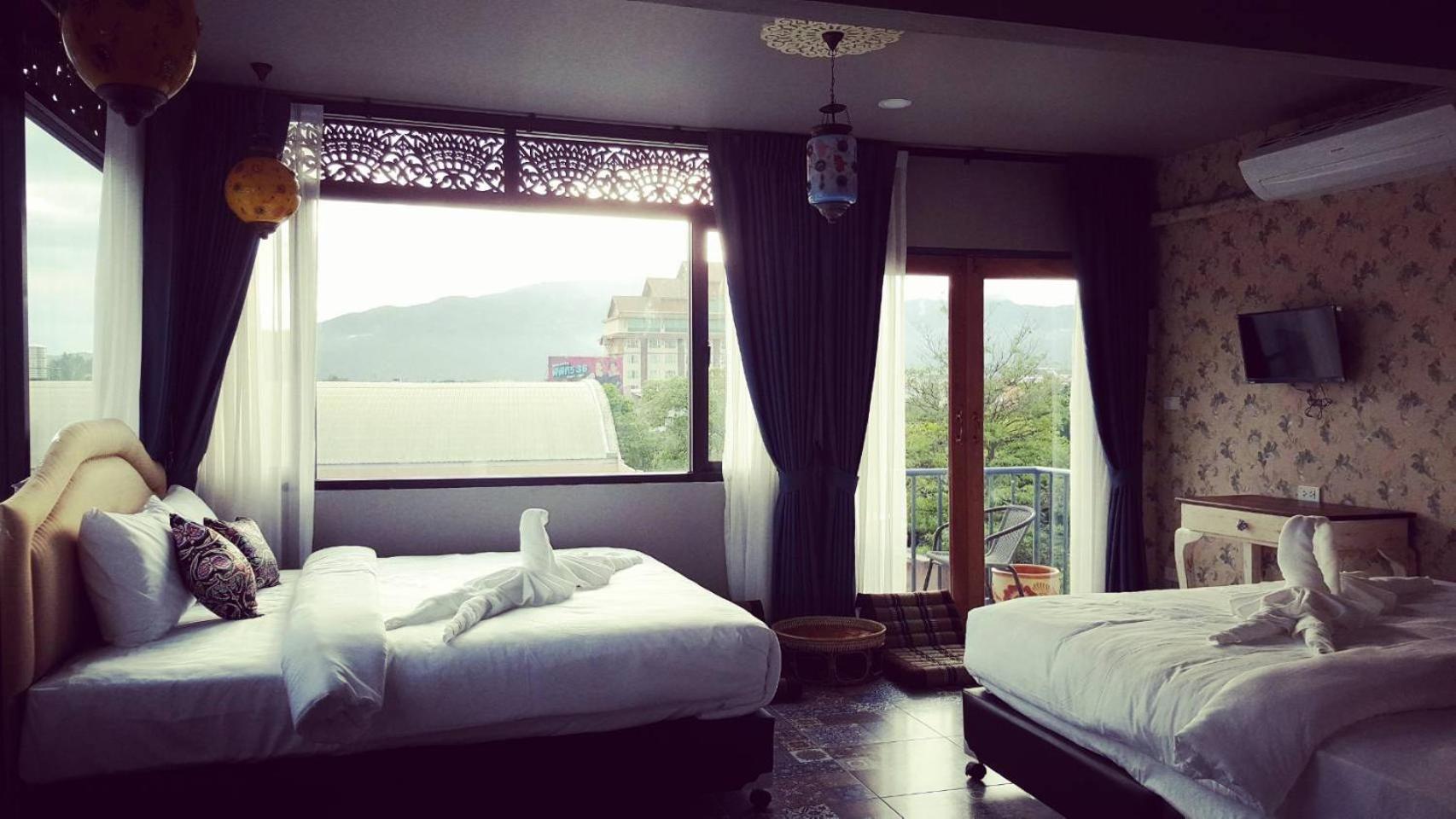 Rooftop Quadruple Room with Balcony - Photo 6