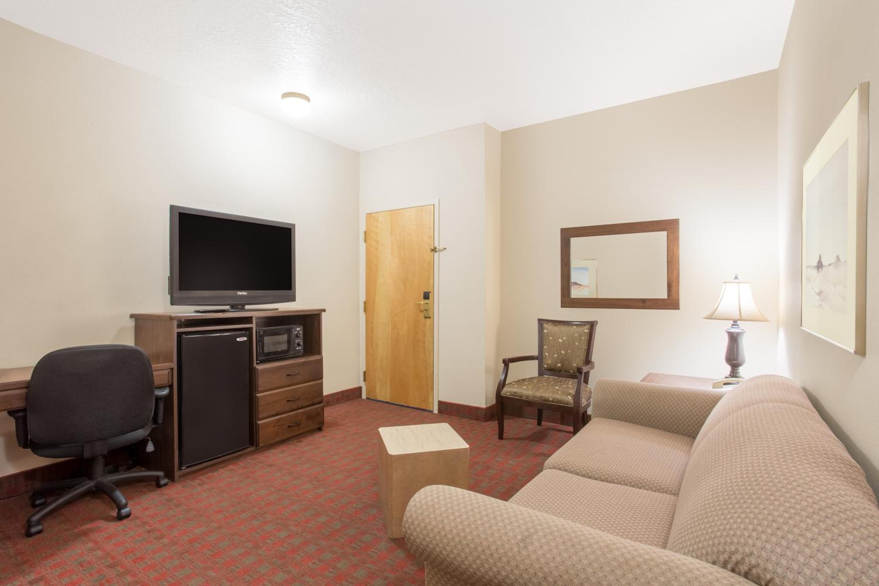 One-Bedroom King Suite - Non-Smoking - Photo 3
