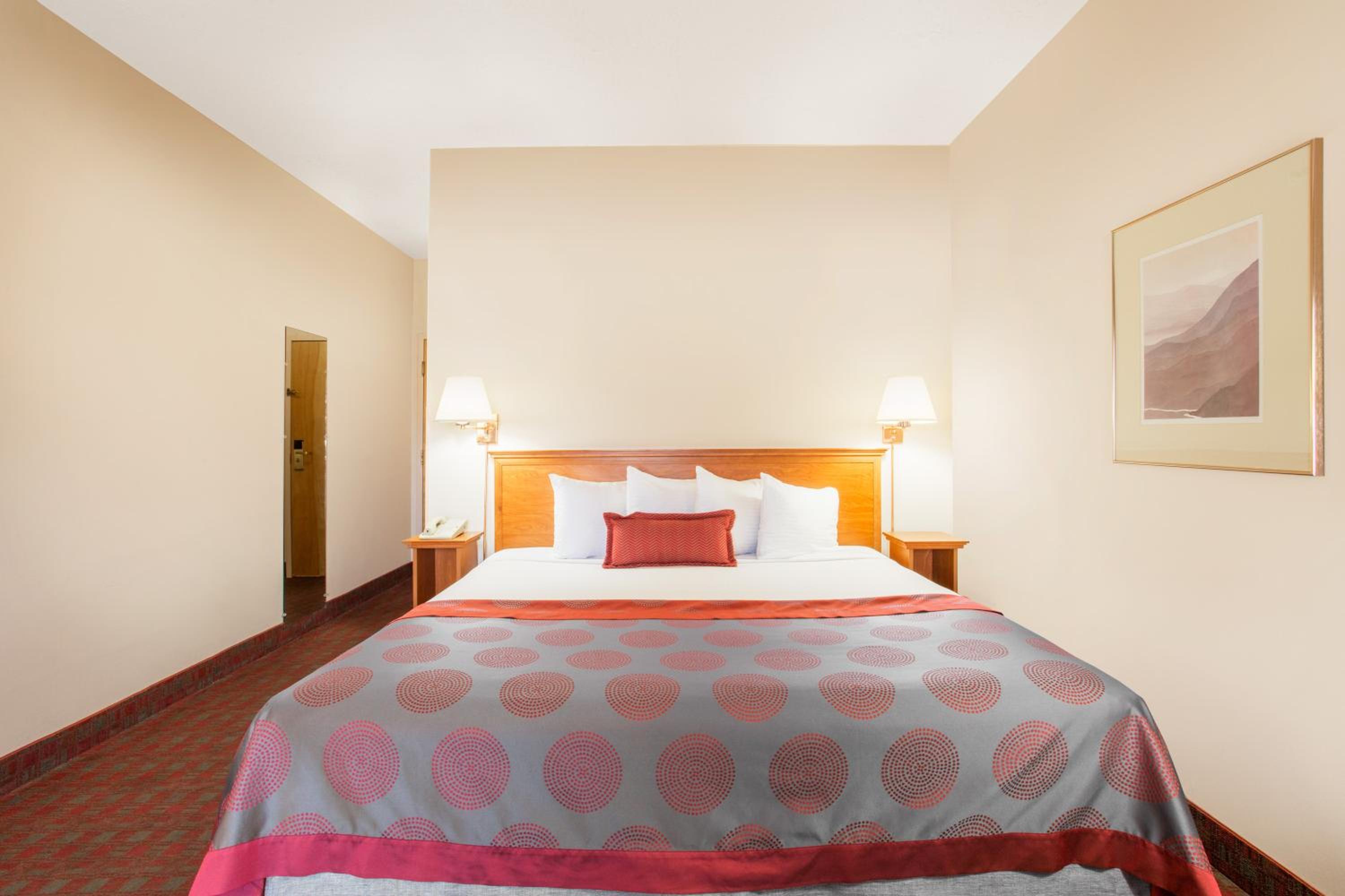 King Room - Non-Smoking - Photo 2