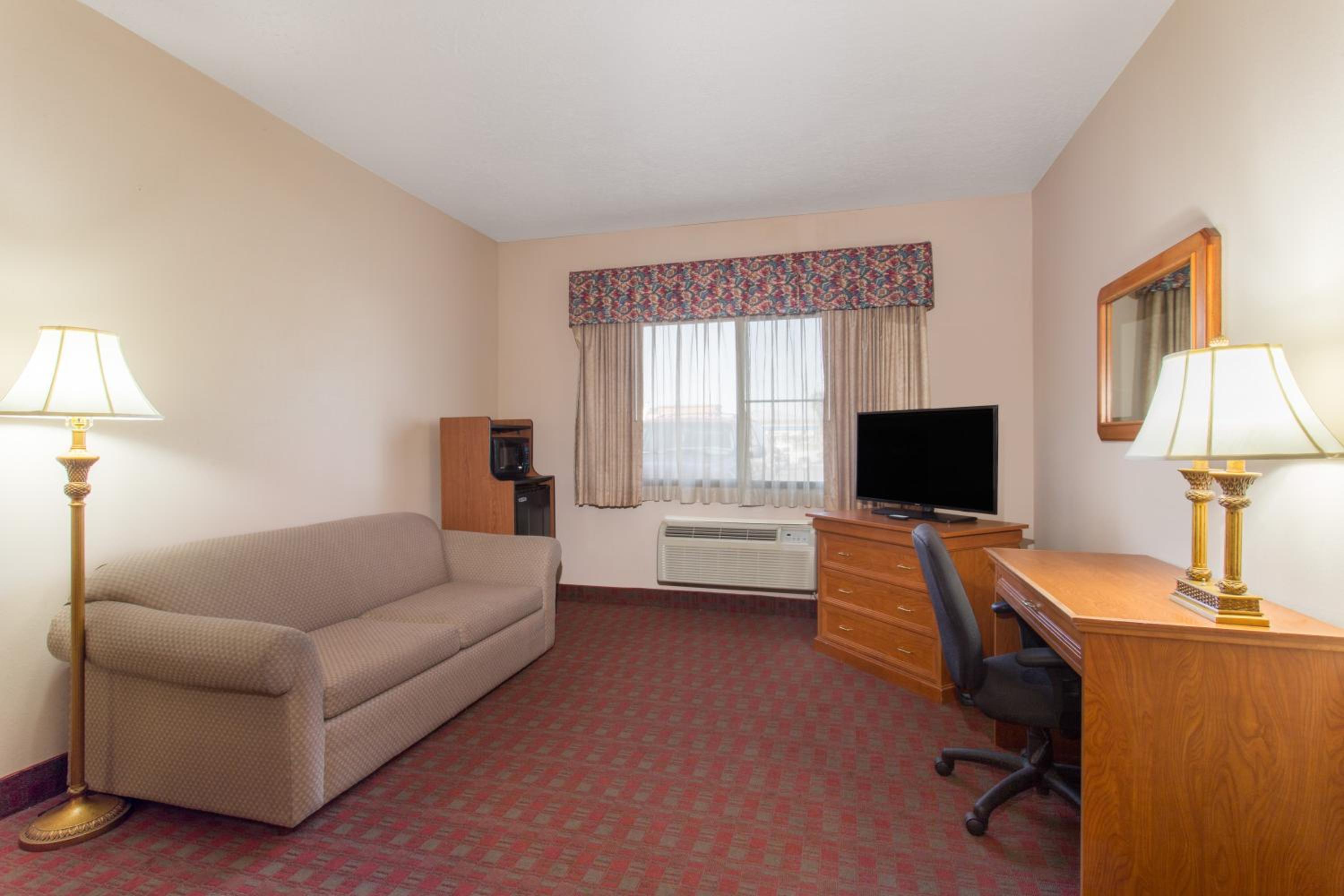 King Room - Non-Smoking - Photo 3