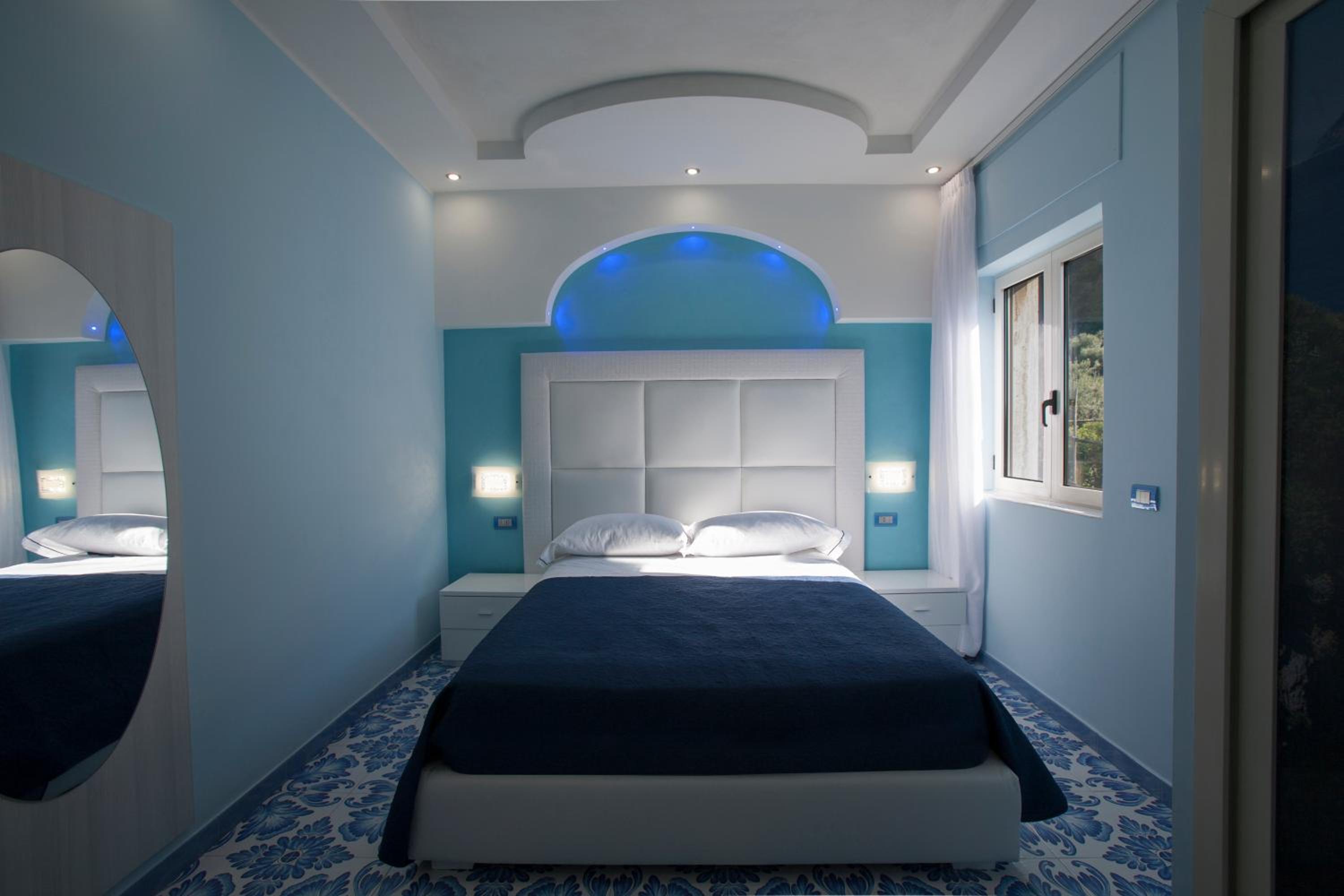 Deluxe Room (2 Adults + 1 Child) - Photo 13