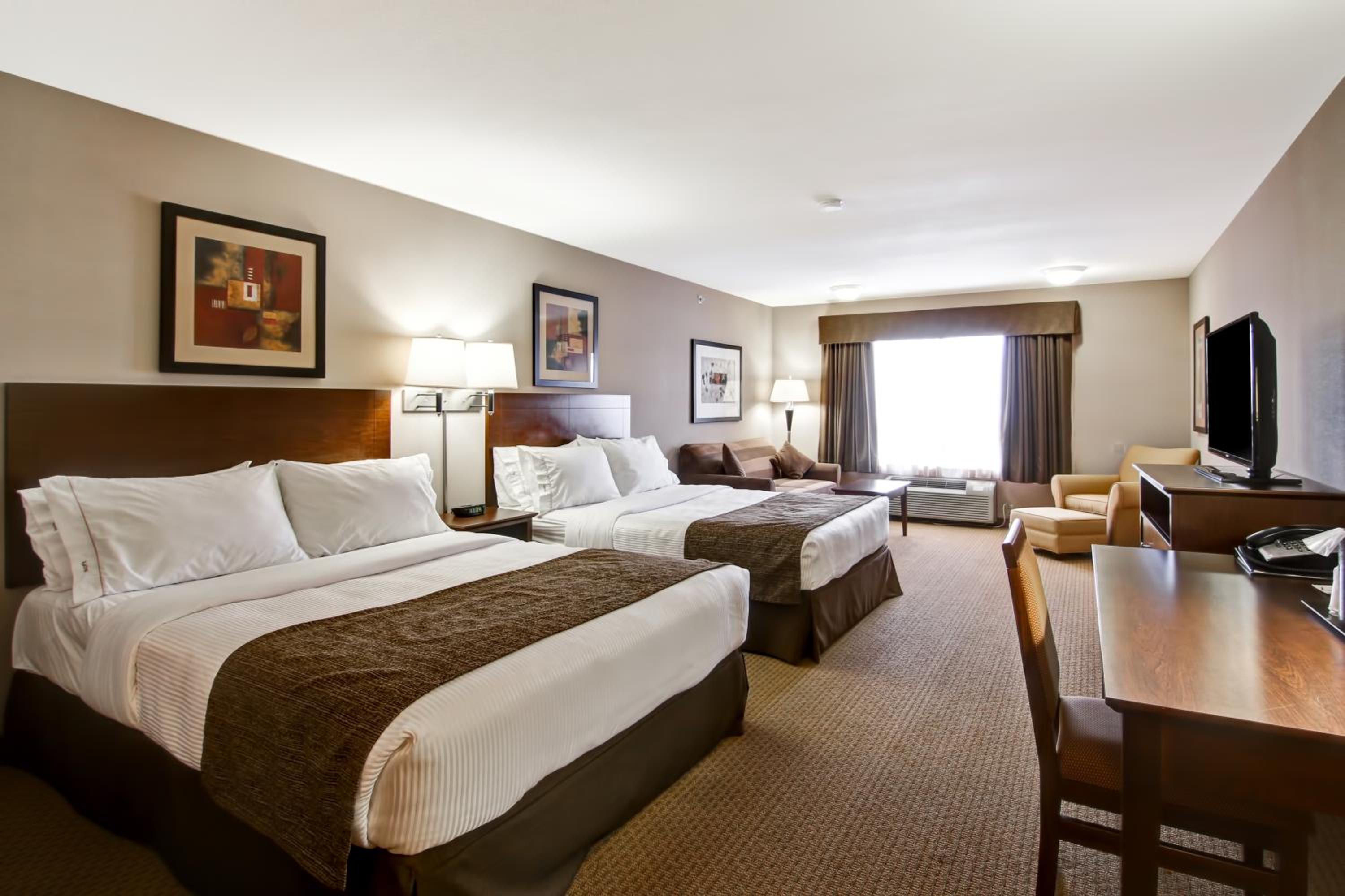 Deluxe Queen Room with Two Queen Beds photo 1