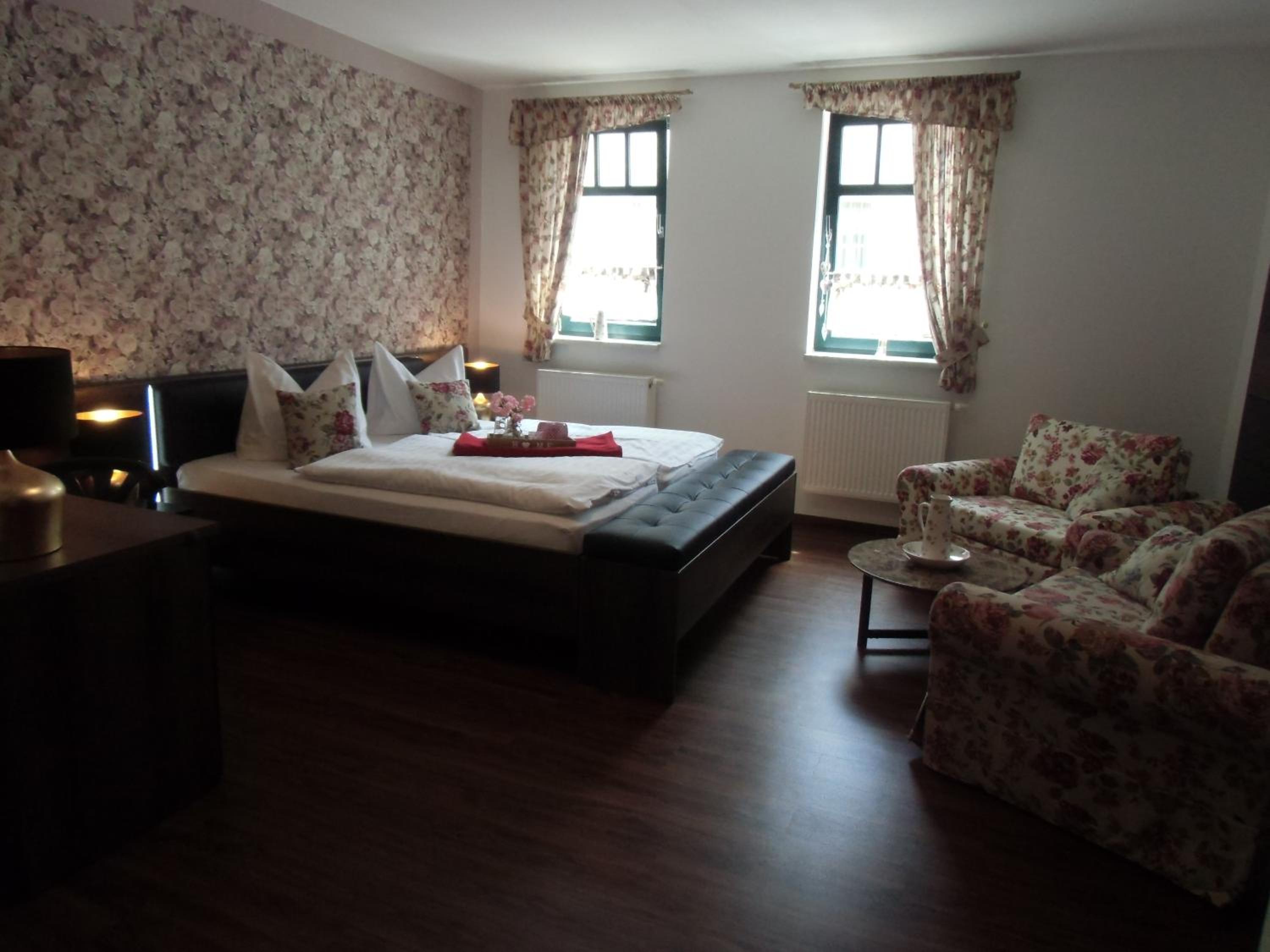 Large Double Room photo 3