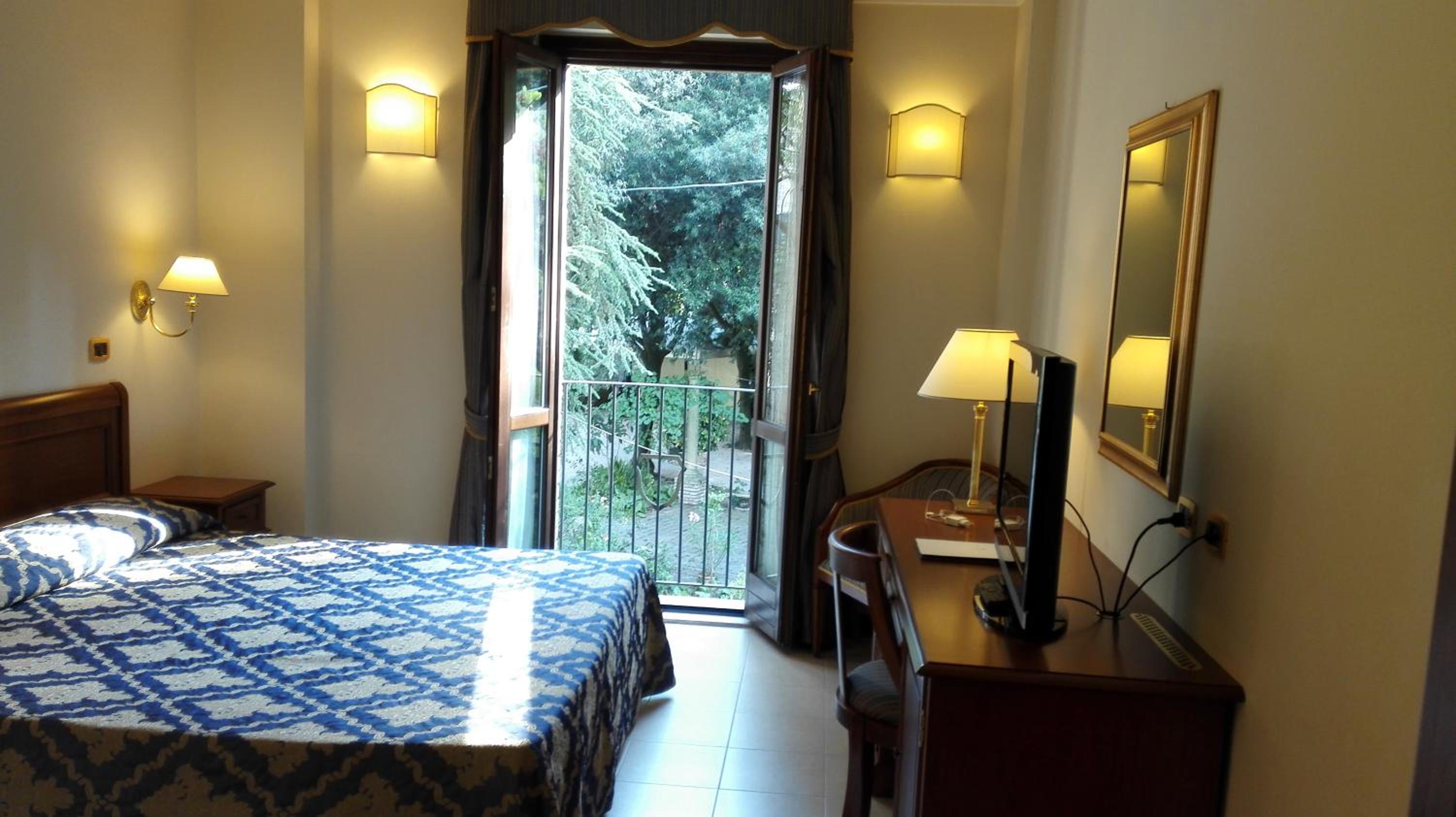 Double or Twin Room - Disability Access - Photo 1