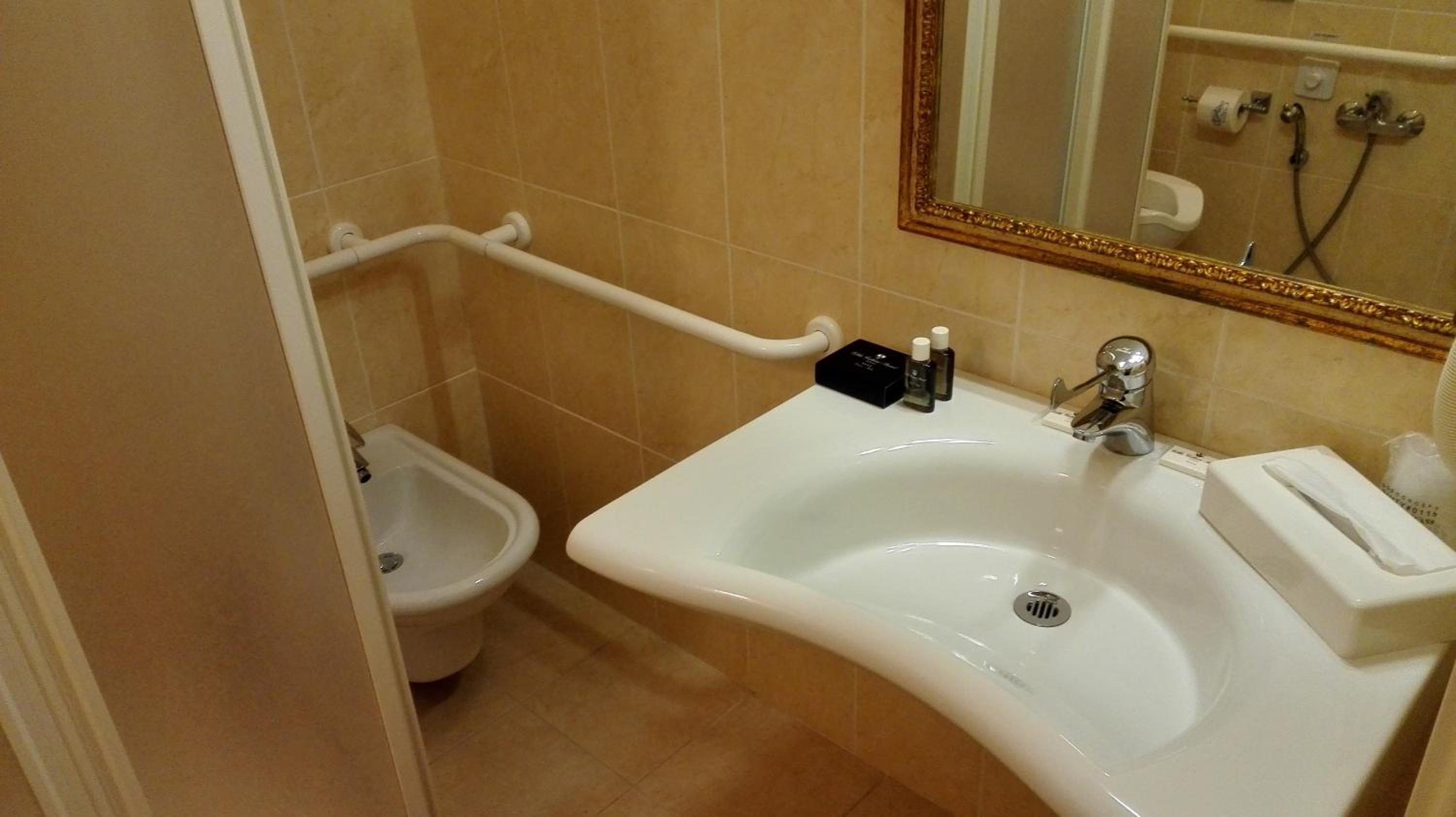 Double or Twin Room - Disability Access - Photo 2