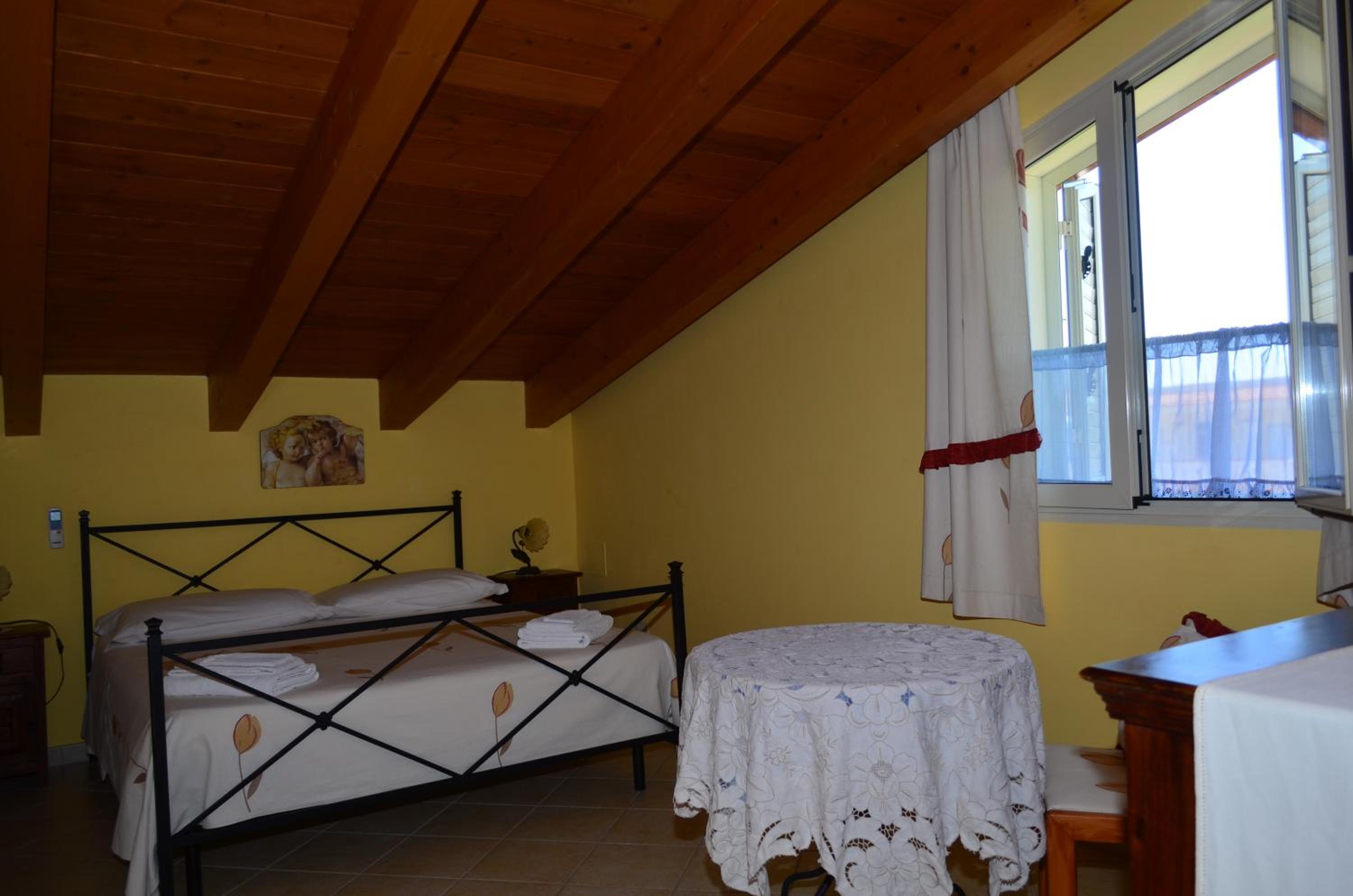 Double Room - Photo 4