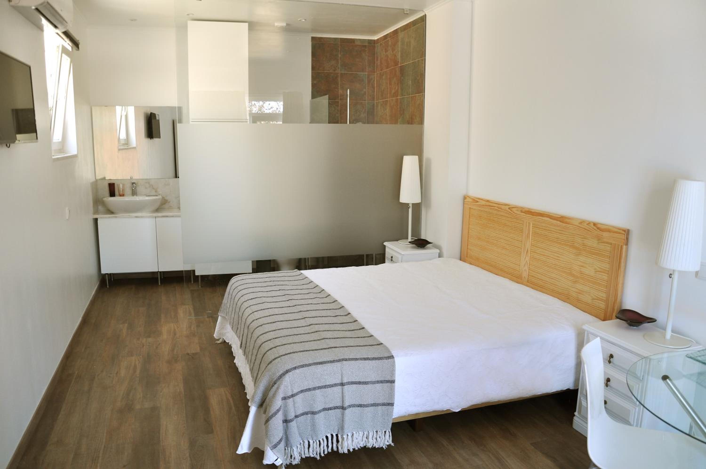 Double Room with Mountain View - Photo 6