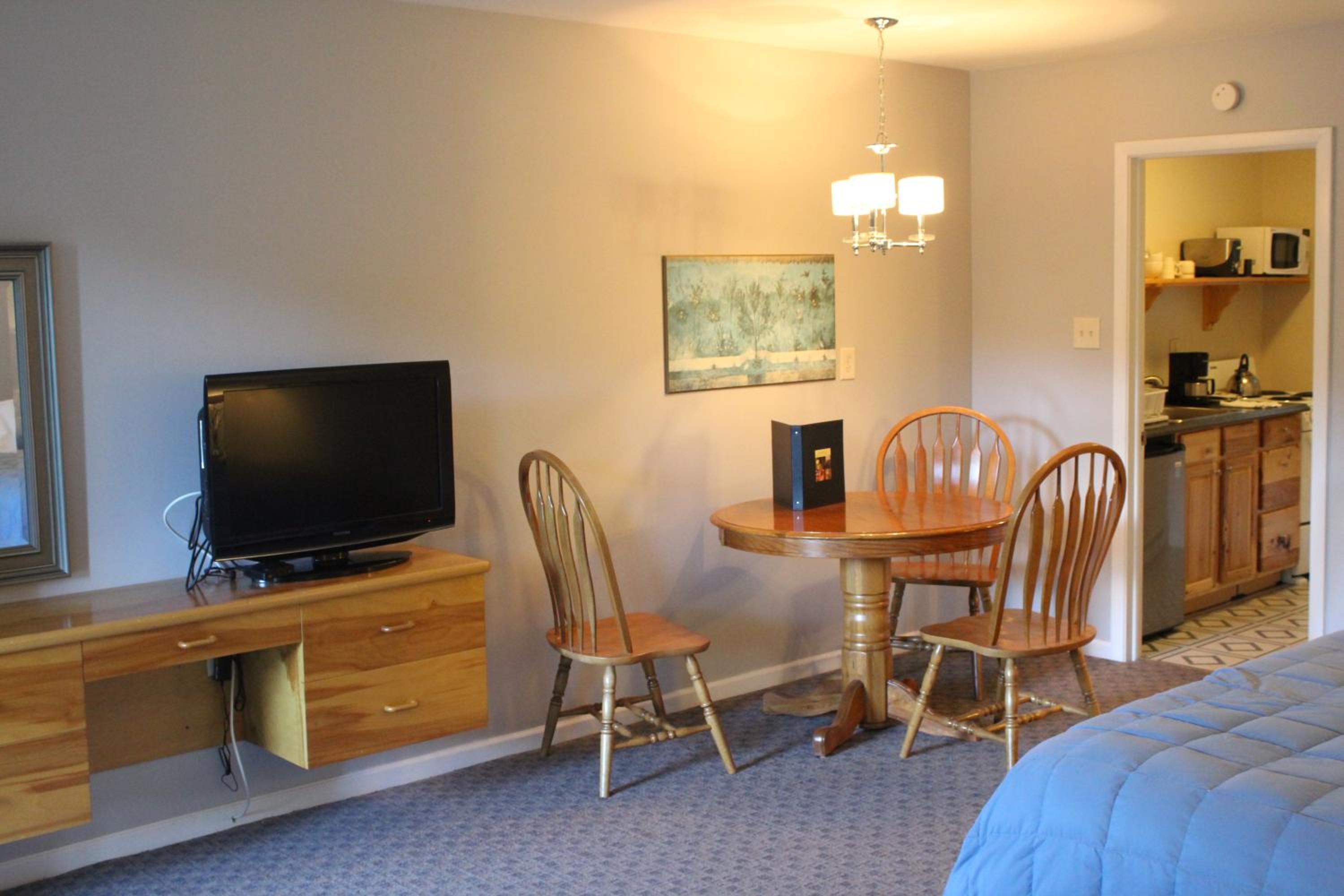 Quadruple Room with Mountain View - Pet Friendly photo 3