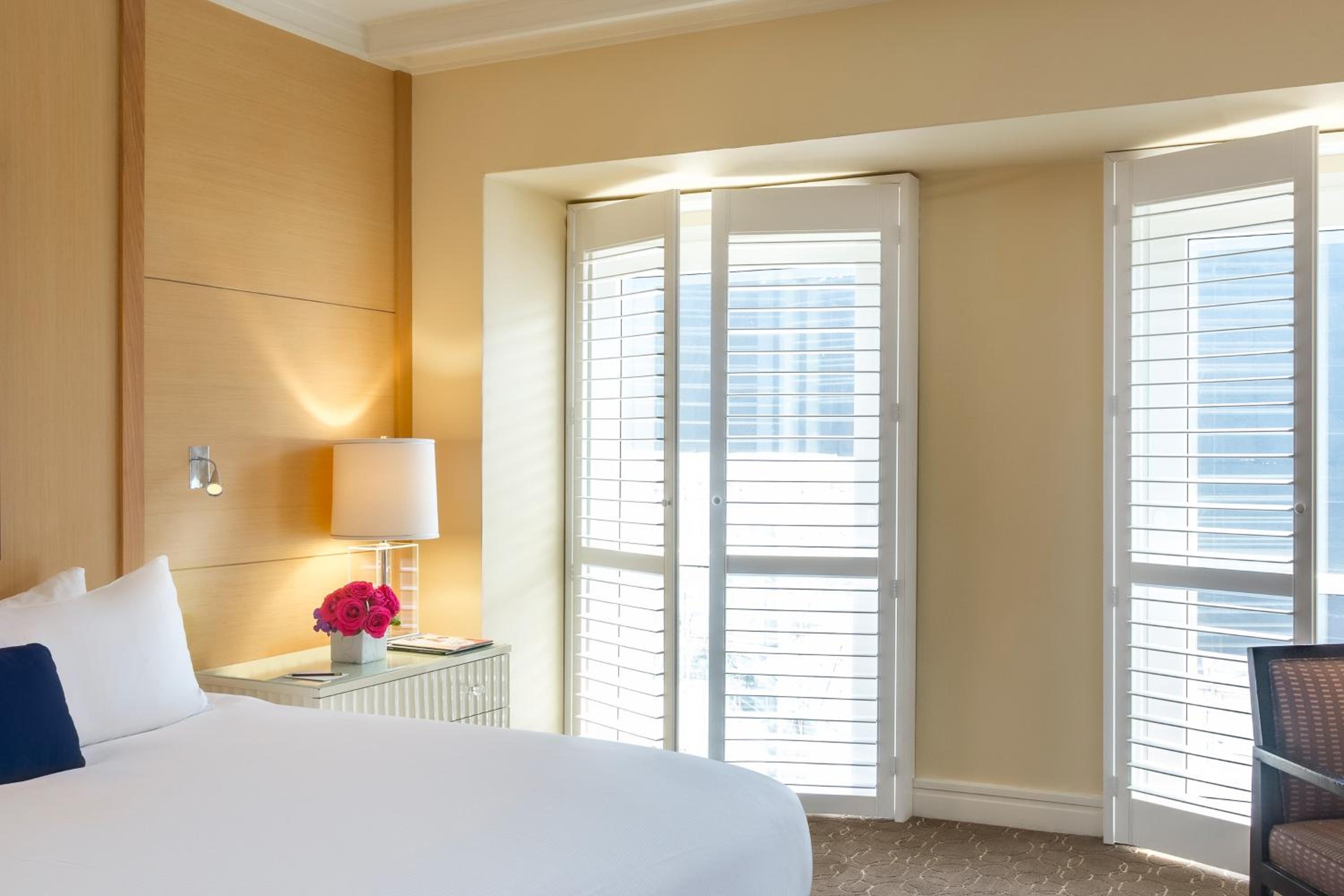 Superior Room, 1 king-size bed photo 3