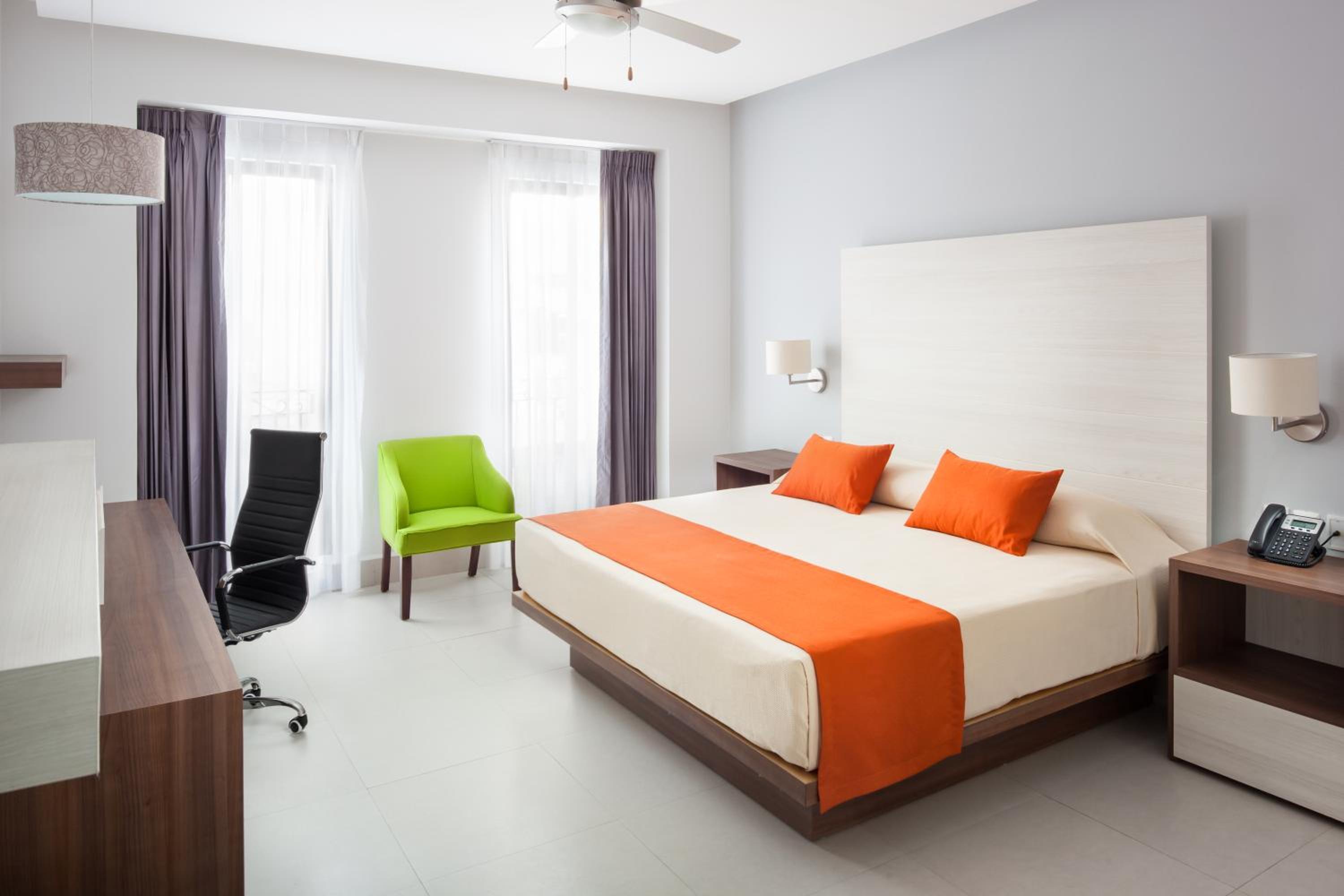 Deluxe King Room photo 1