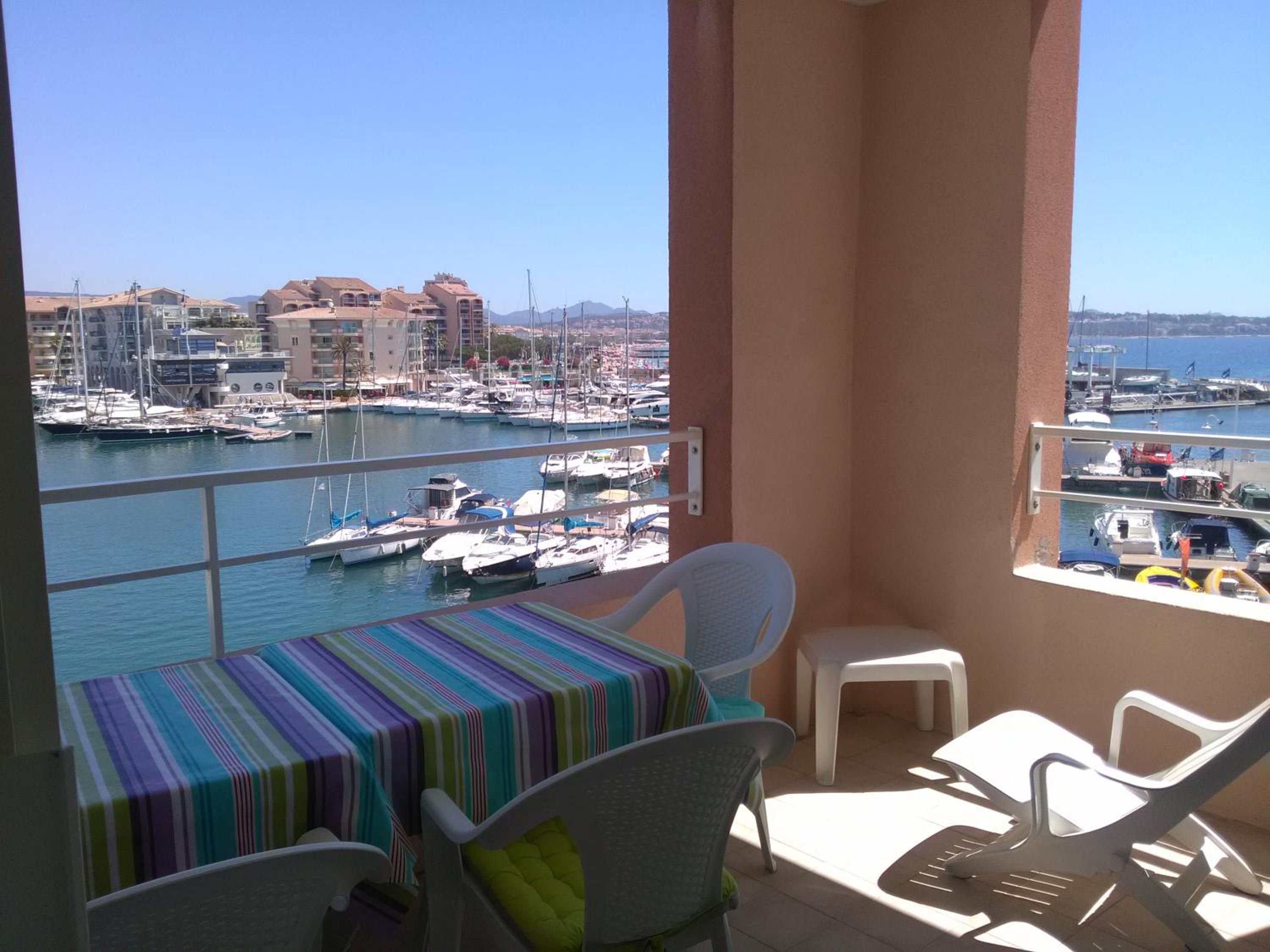 Studio Apartment with Sea View photo 3