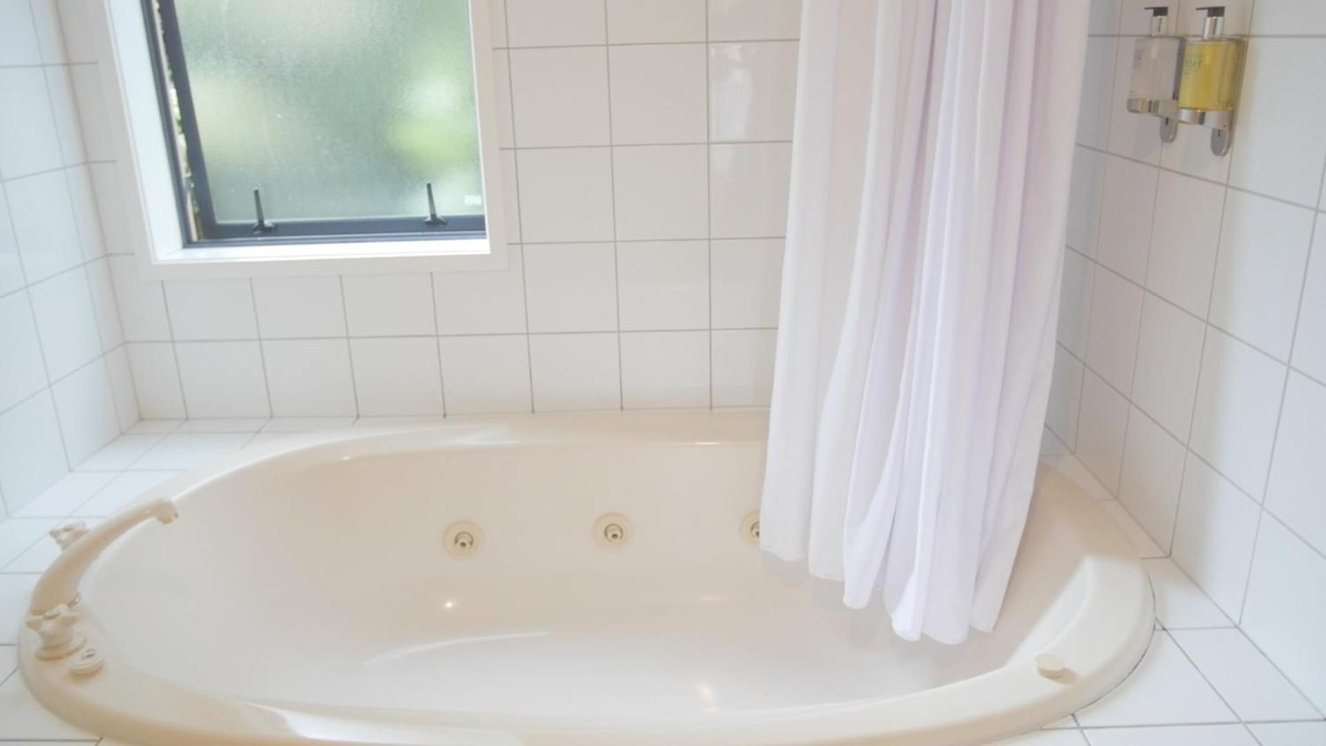One-Bedroom Apartment with Spa Bath photo 2