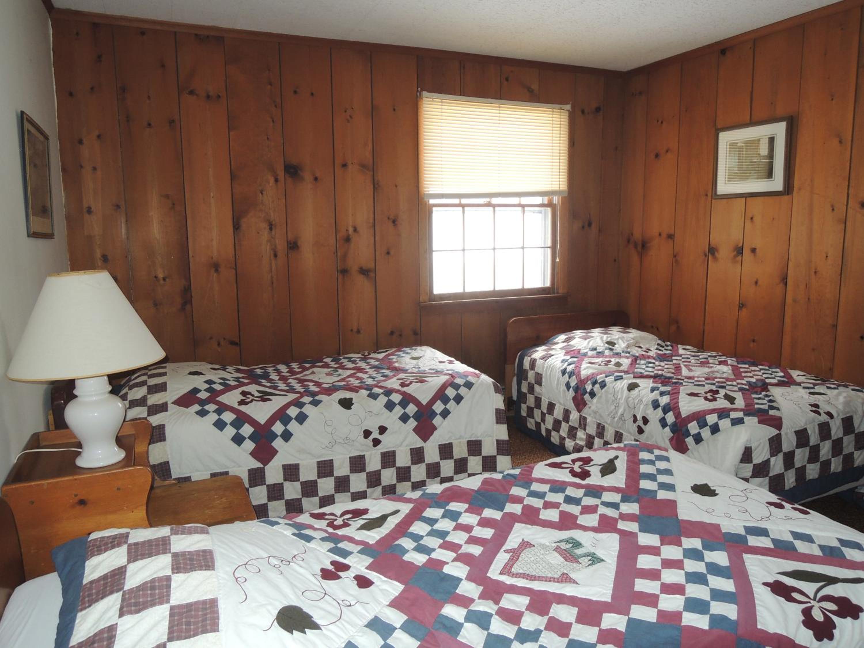 Economy Triple Room with Shared Bathroom photo 1