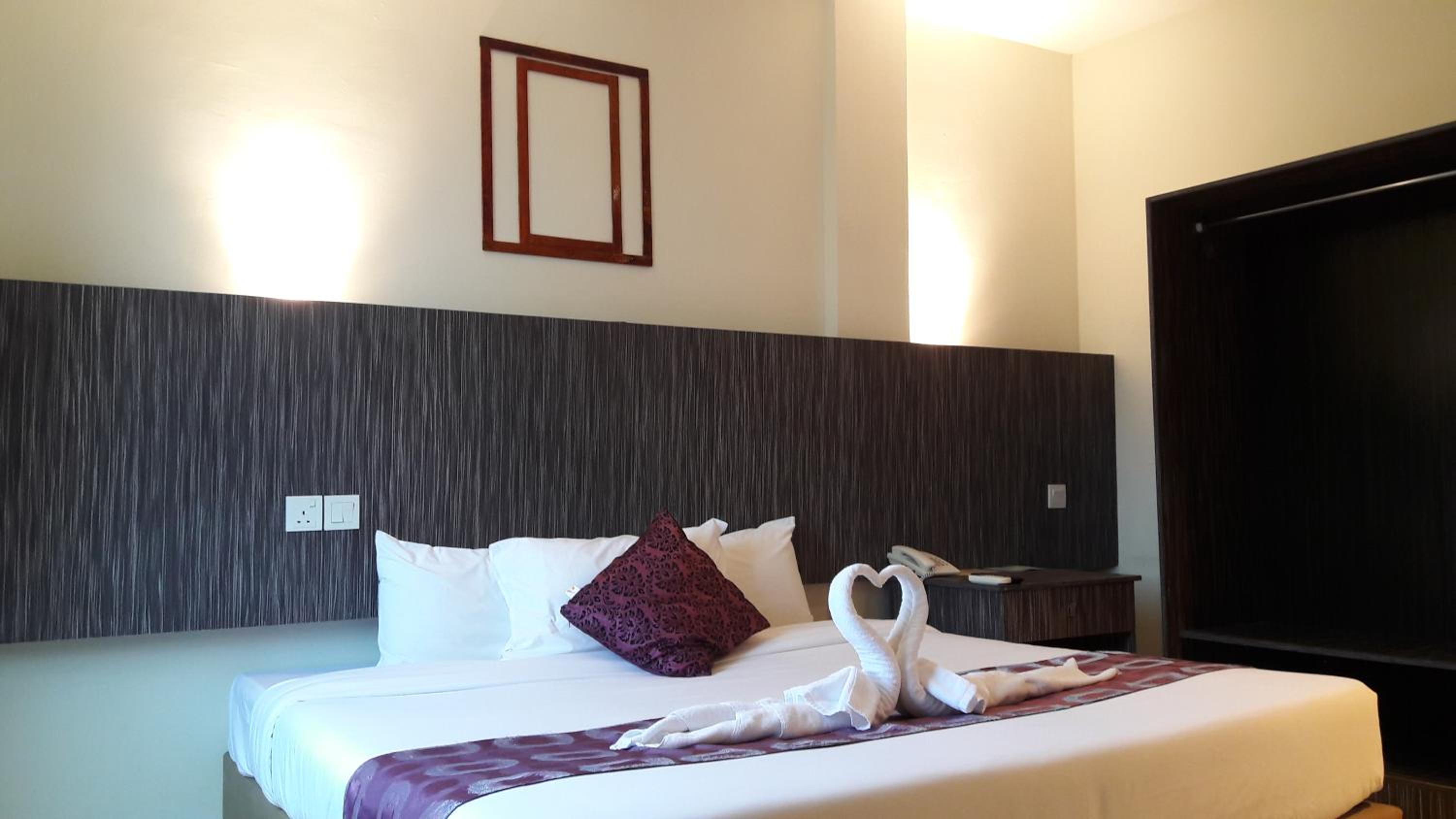 Deluxe King Room photo 2