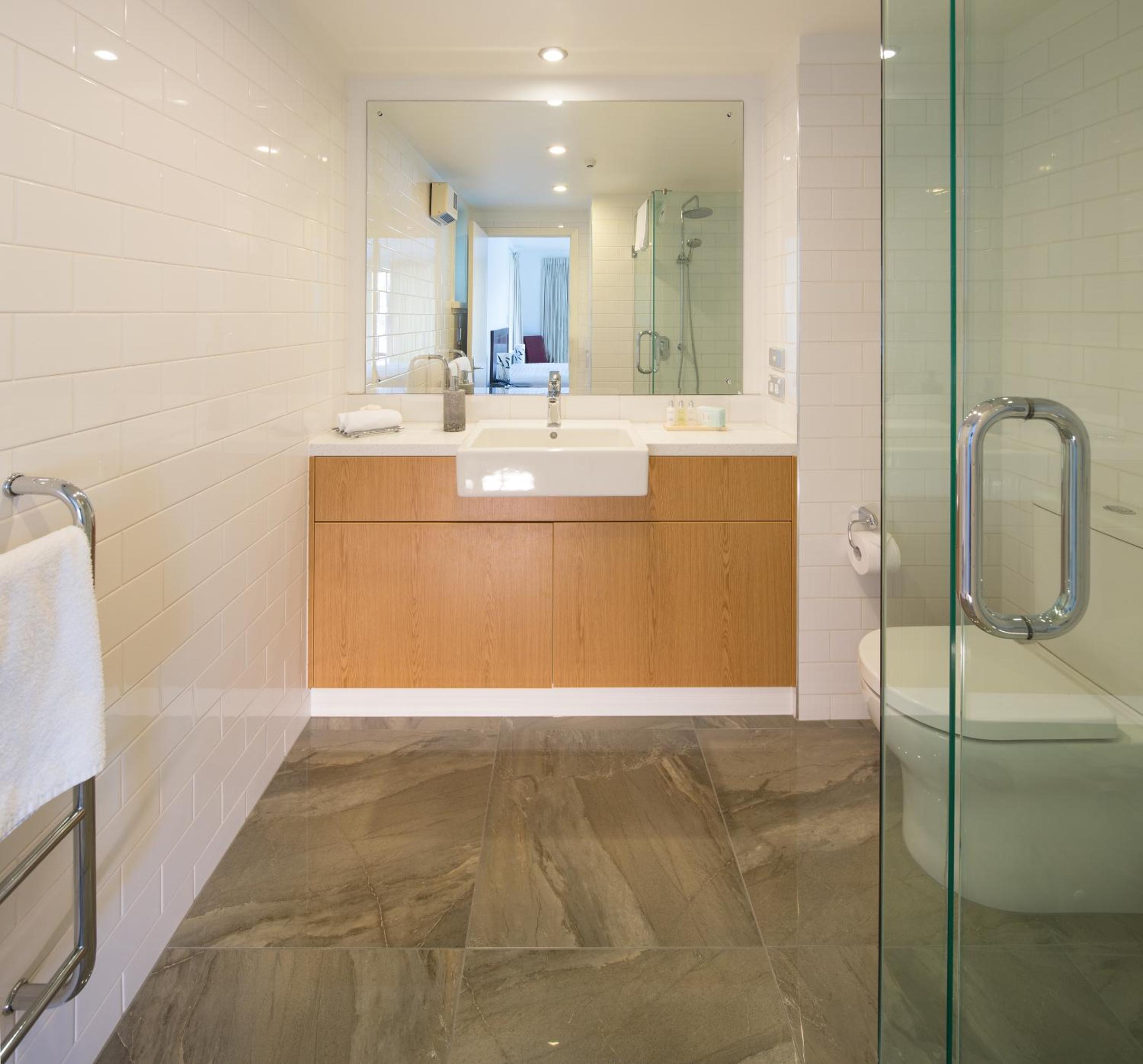 Lakefront Three-Bedroom Villa - Photo 29