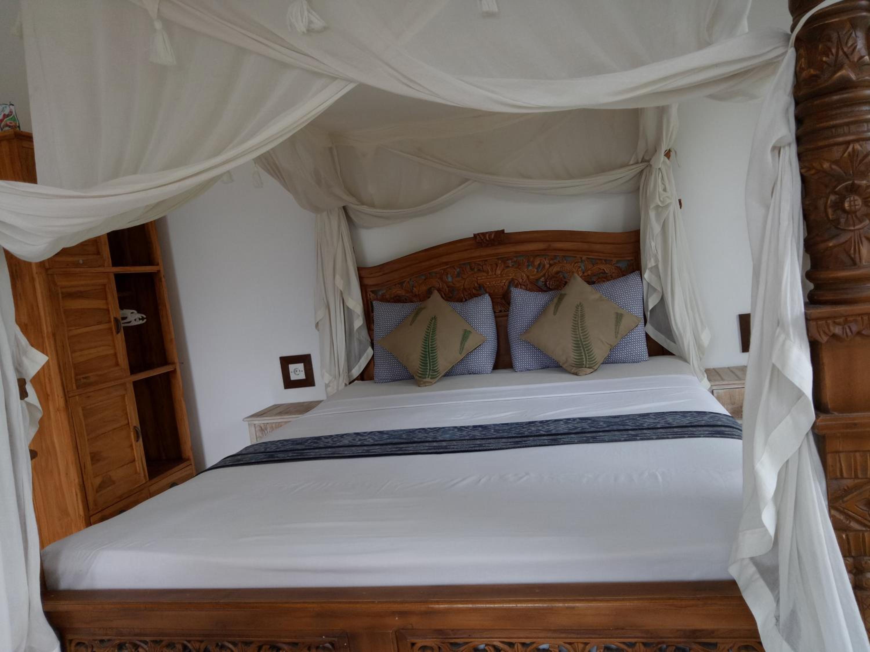 Deluxe Double Room with Balcony - Photo 11