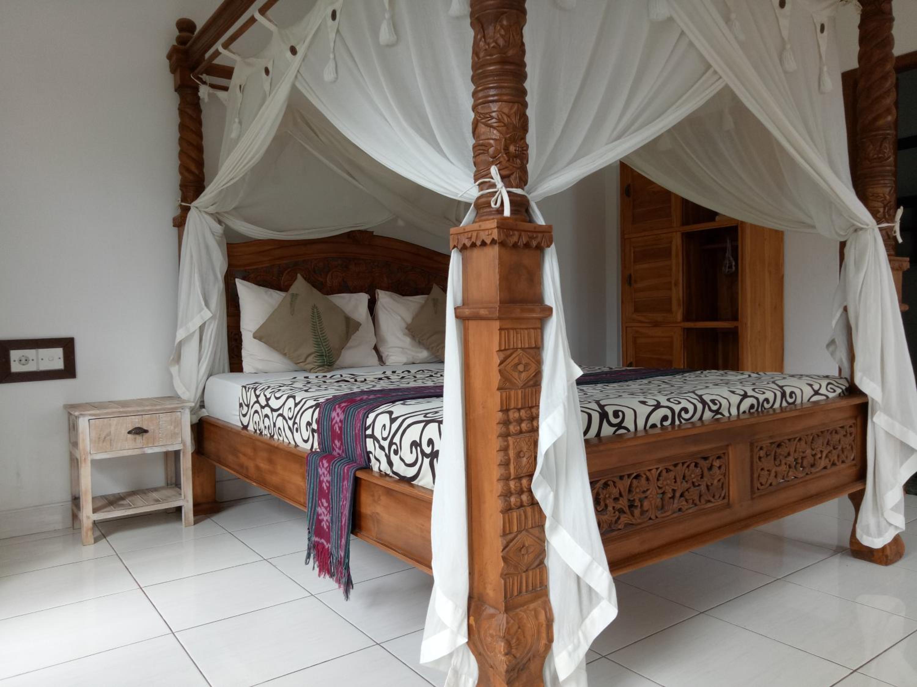 Deluxe Double Room with Balcony - Photo 10