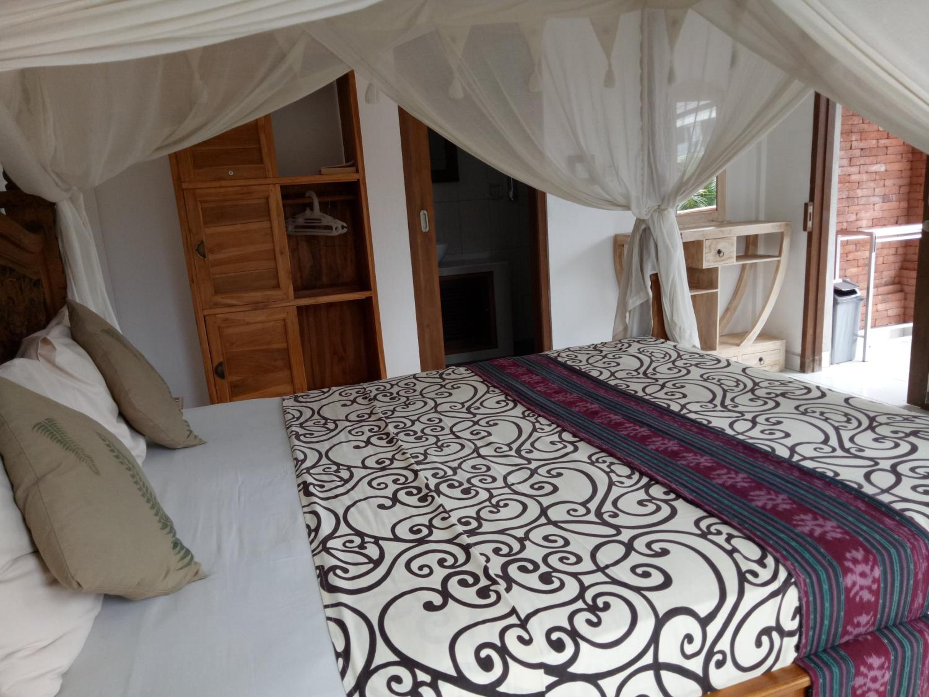 Deluxe Double Room with Balcony - Photo 13