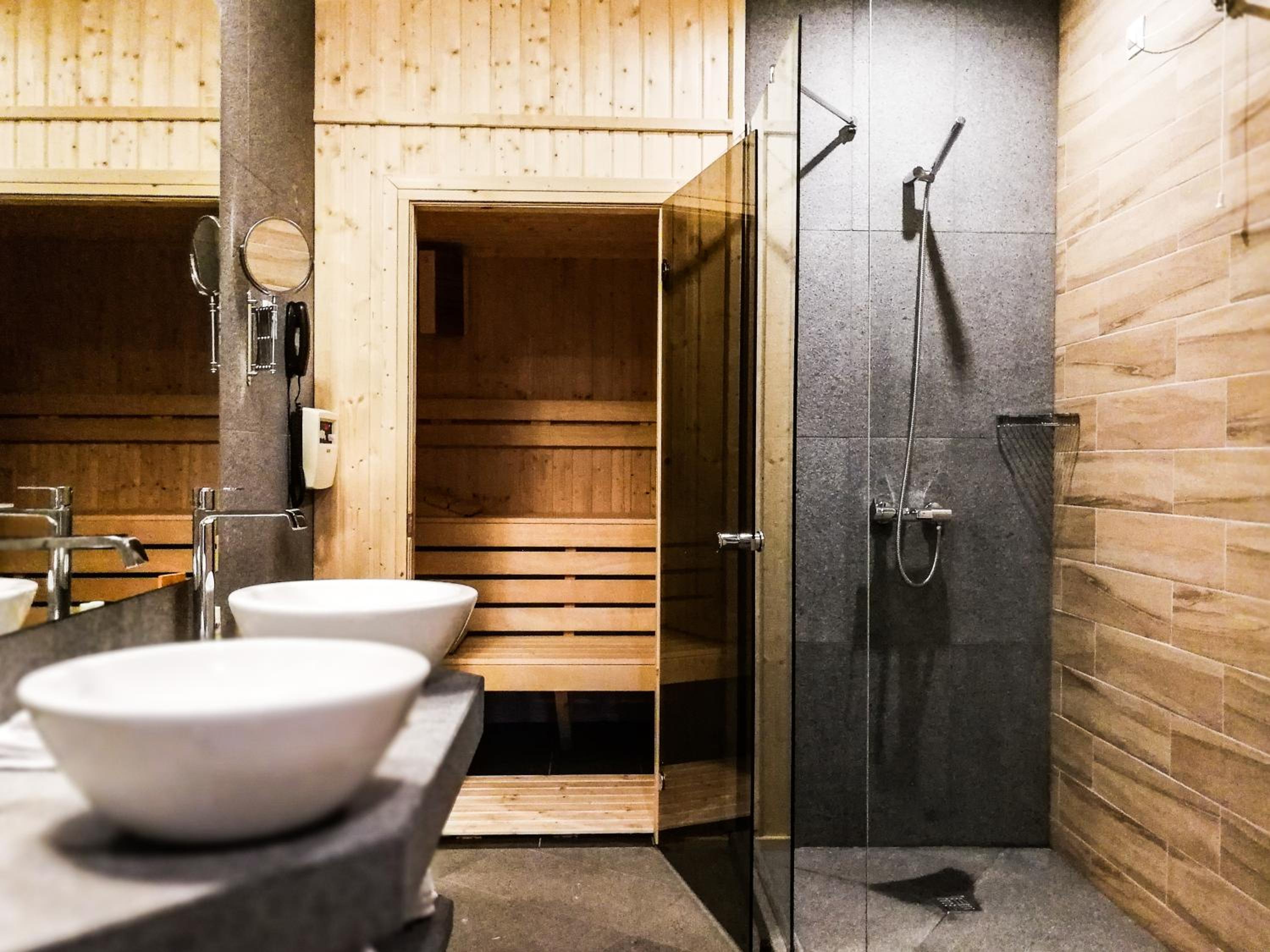 Apartment with Sauna - Photo 7