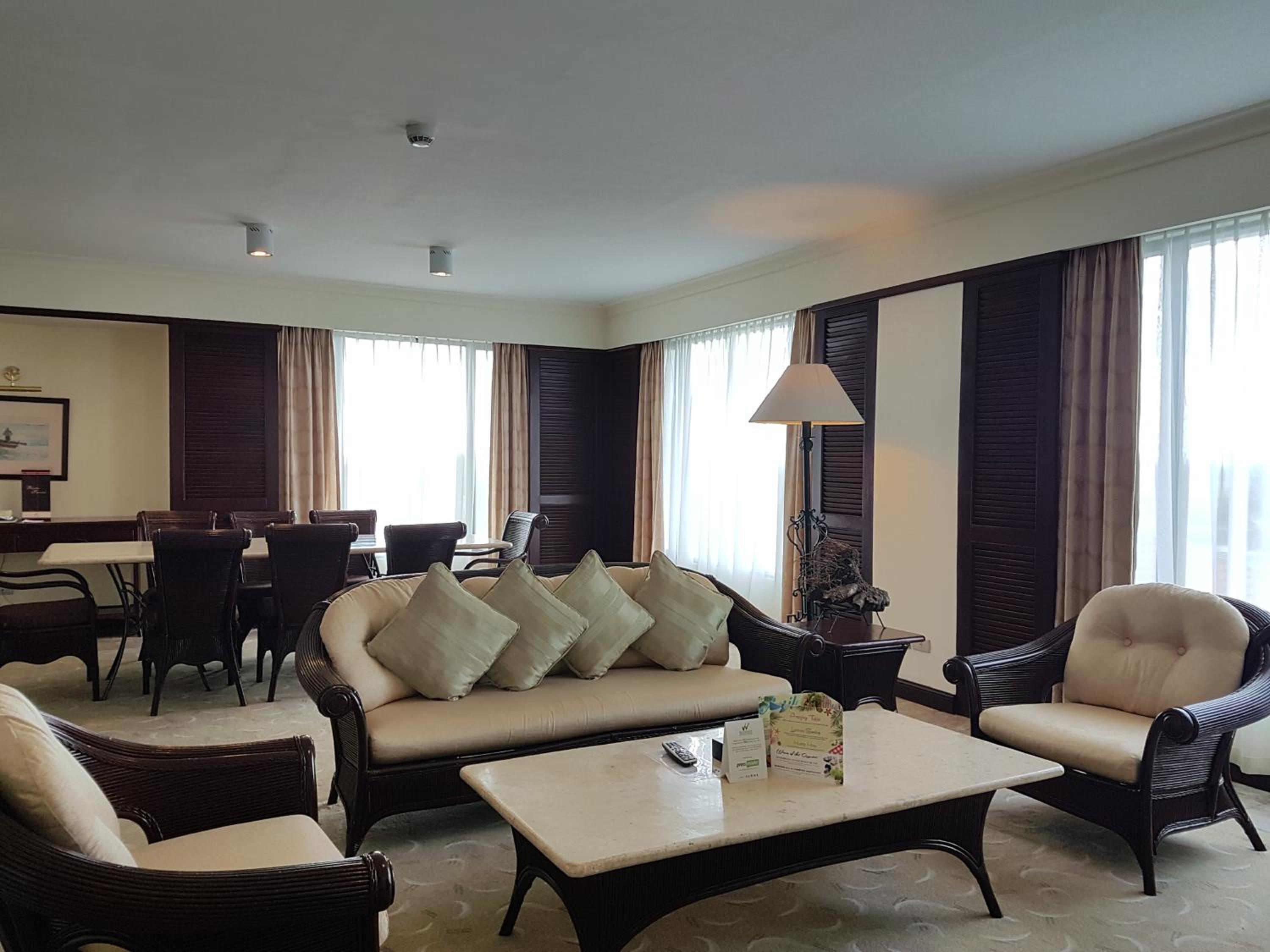 Executive Suite - Photo 1