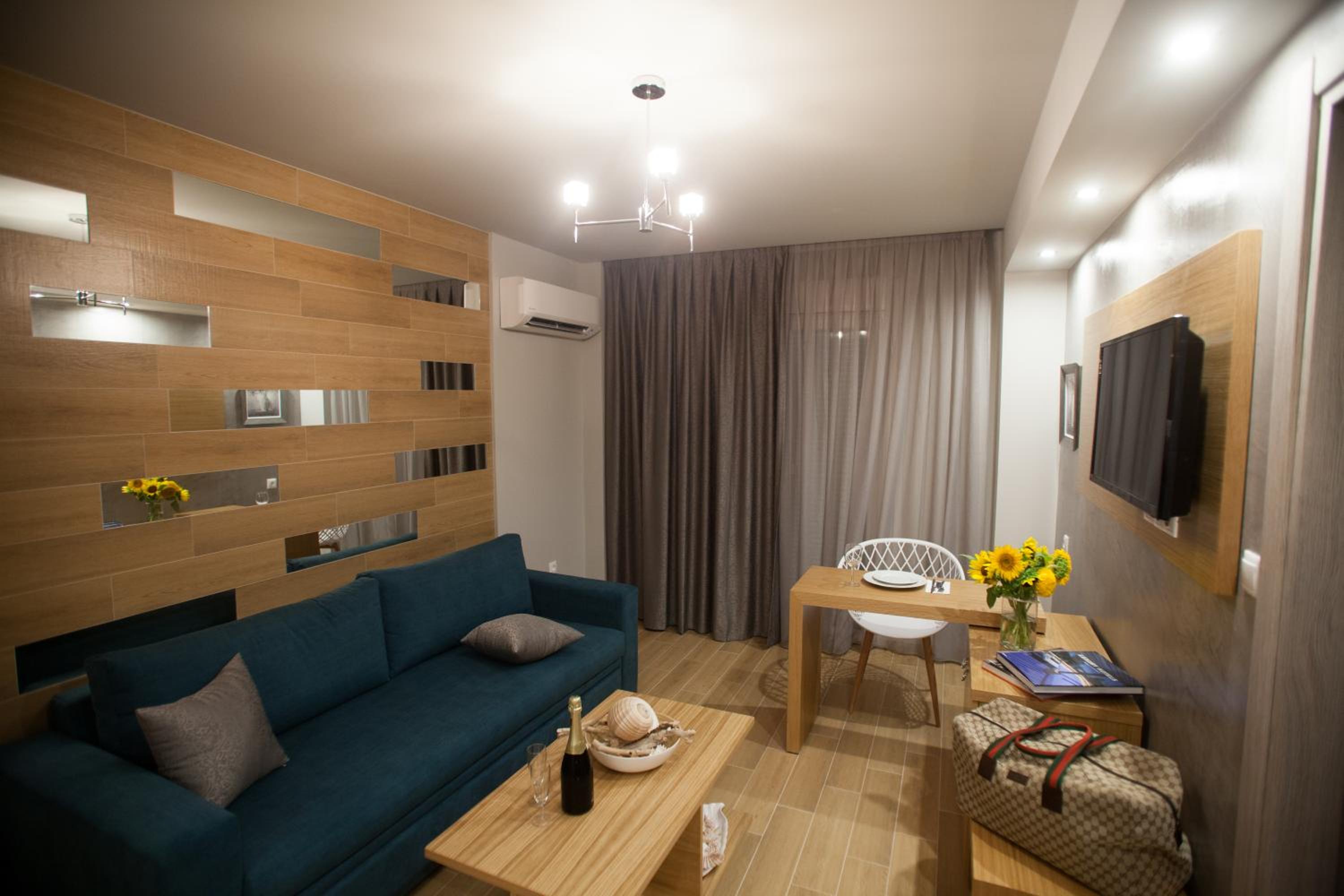 One-Bedroom Apartment photo 1