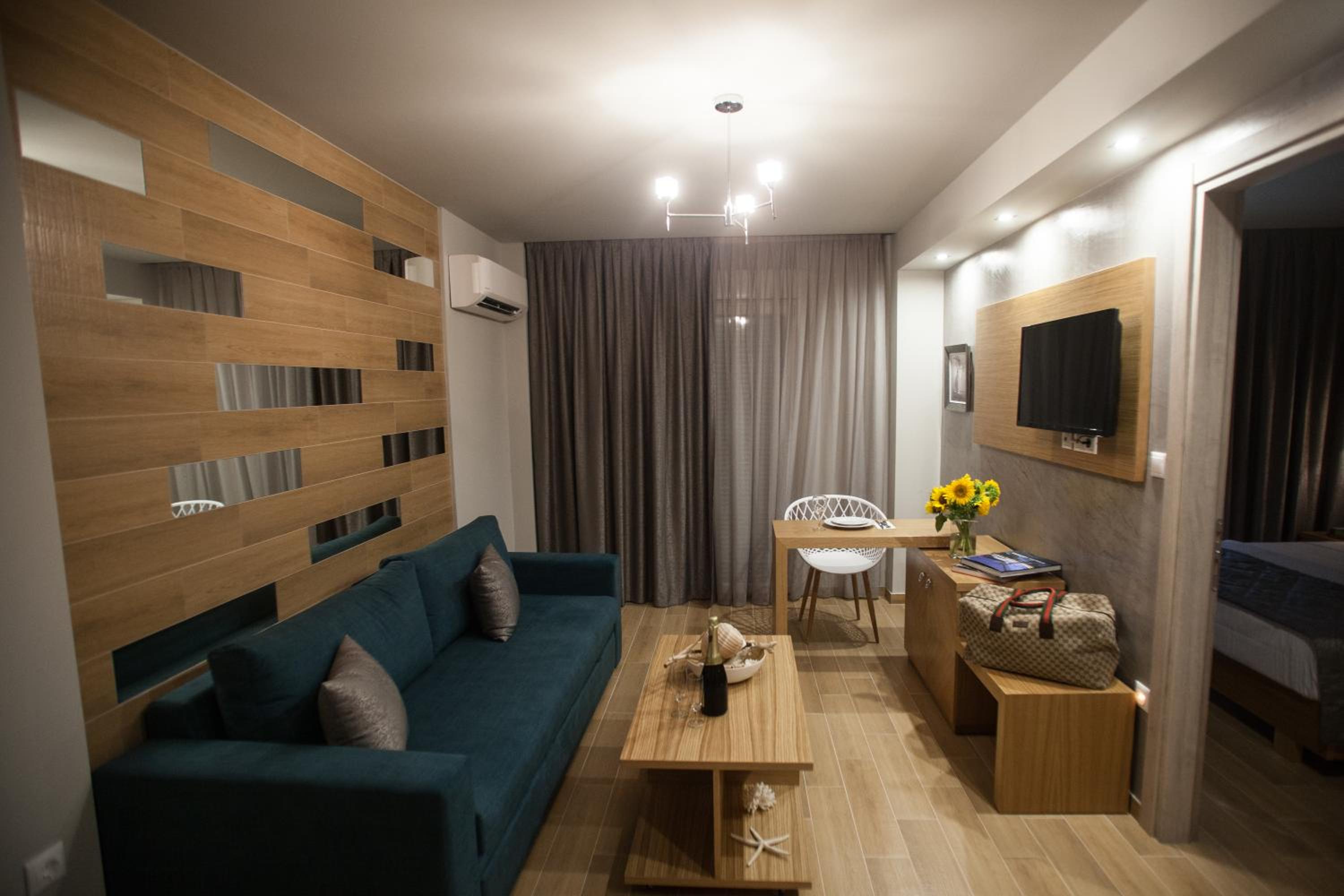 One-Bedroom Apartment photo 2