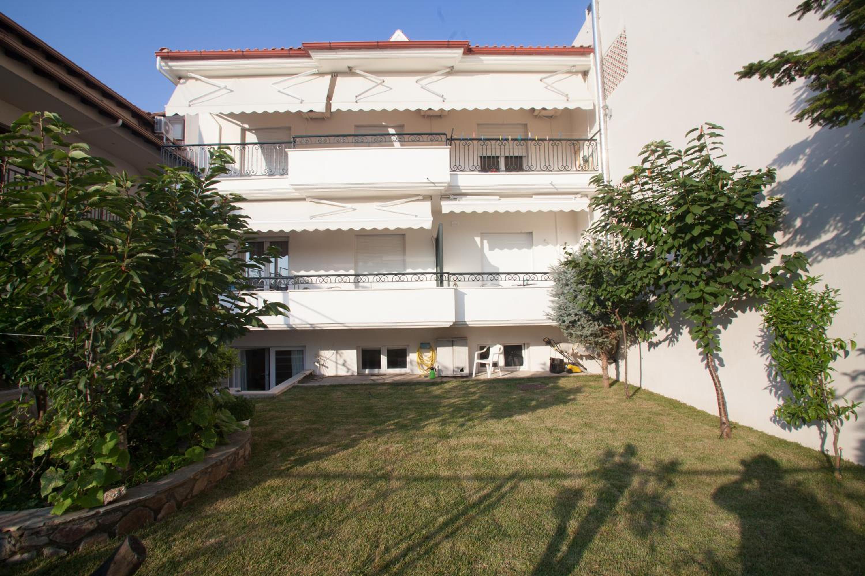 Deluxe Apartment photo 2