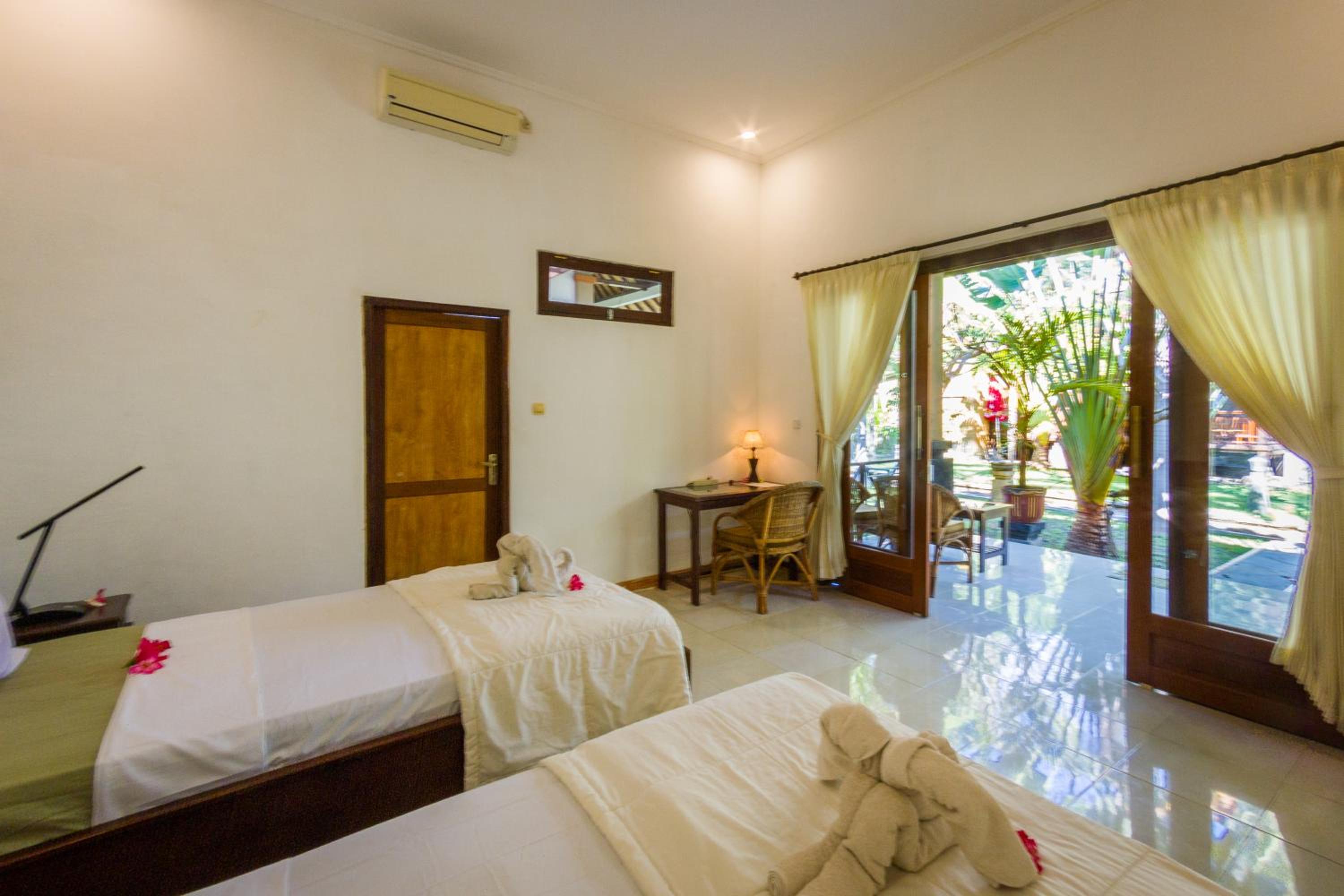 Standard Twin Room with Garden View
