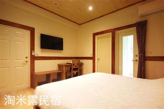 Queen Room with Balcony photo 1