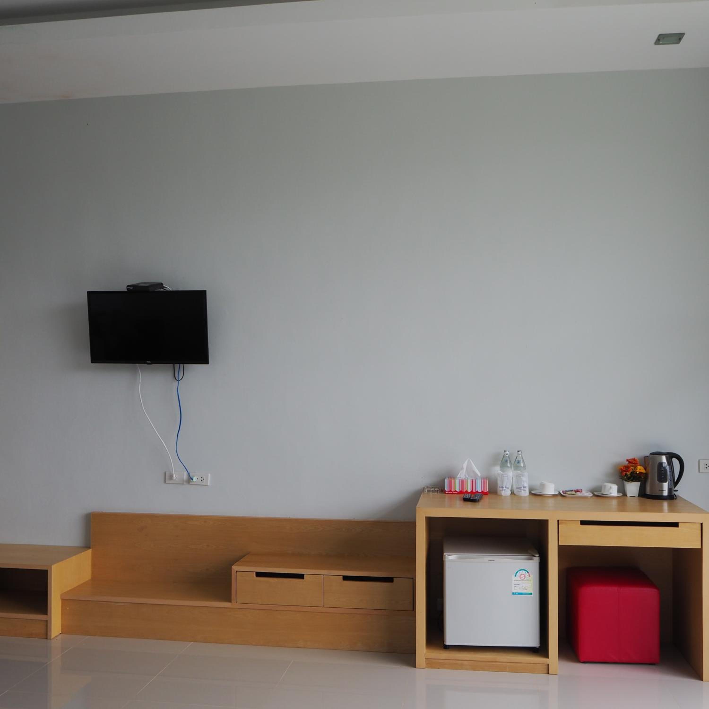 Deluxe Double Room with Pool Access - Photo 5