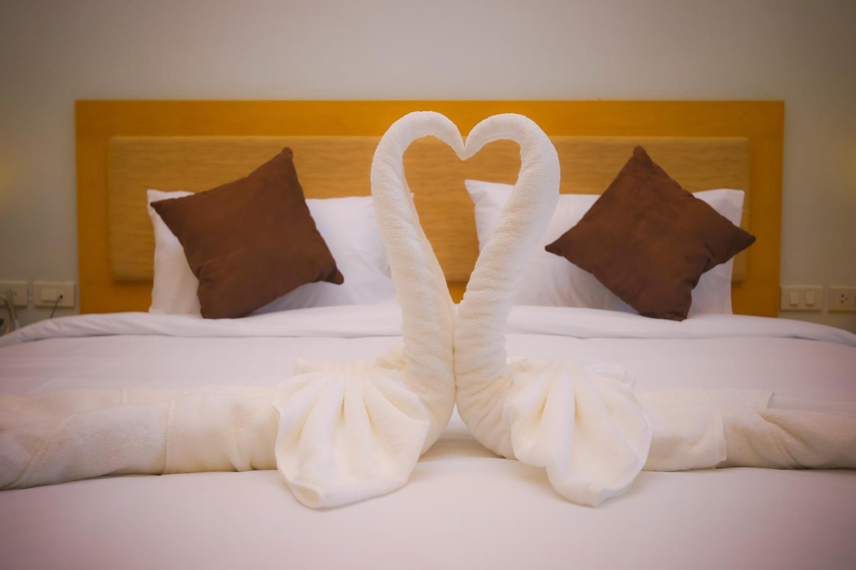 Deluxe Double Room with Pool Access - Photo 9
