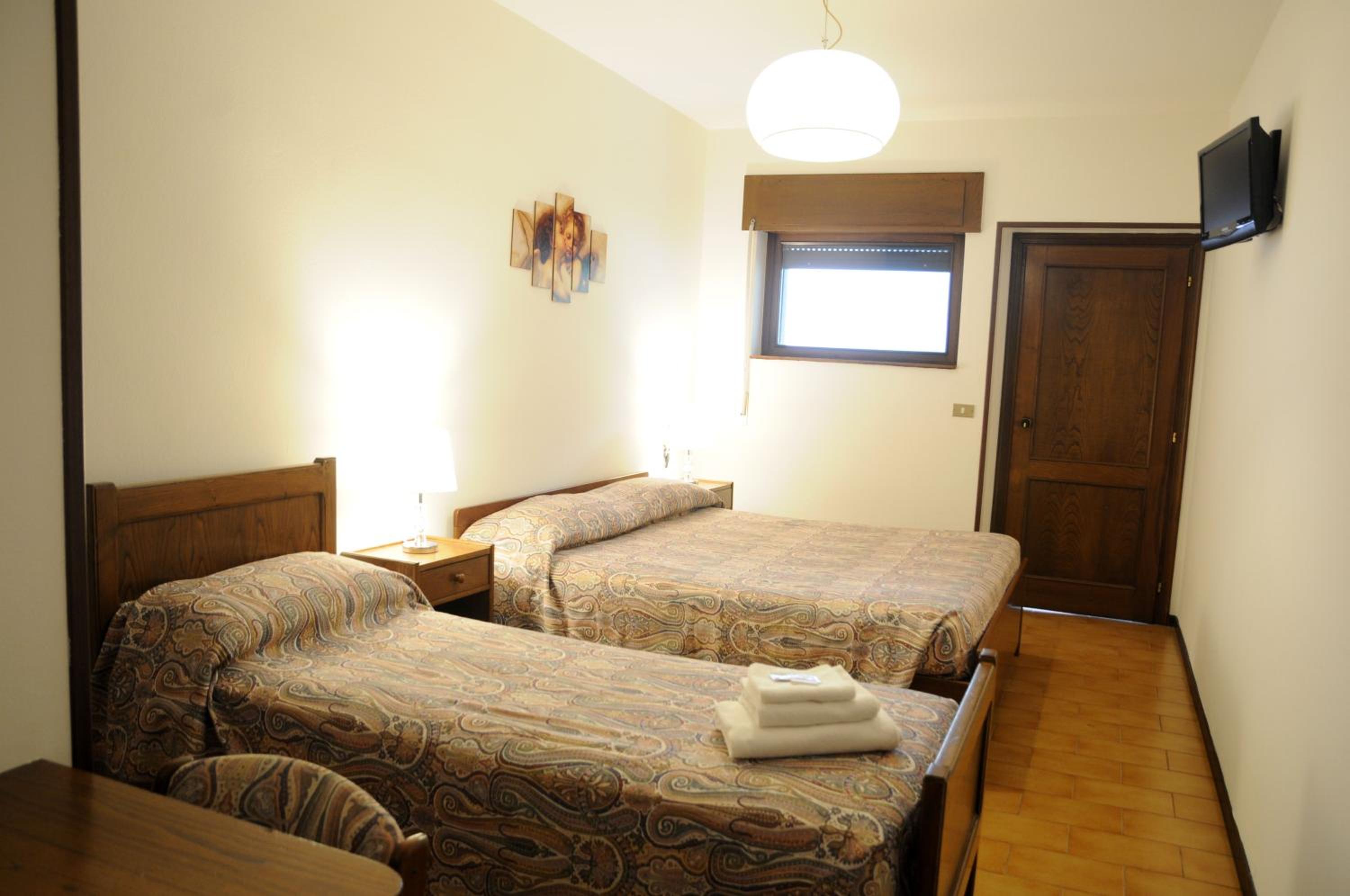 Triple Room - Photo 7