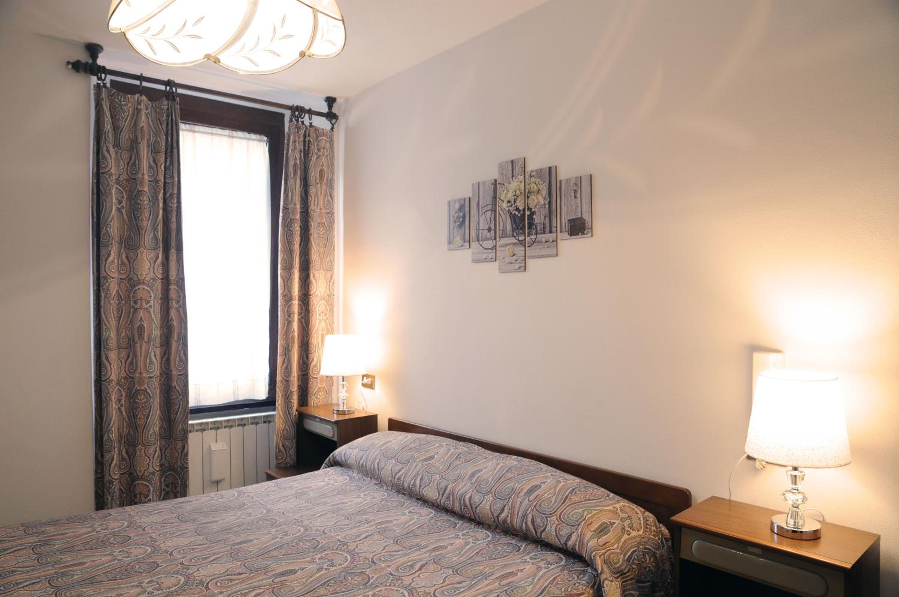 Deluxe Double or Twin Room - Photo 6
