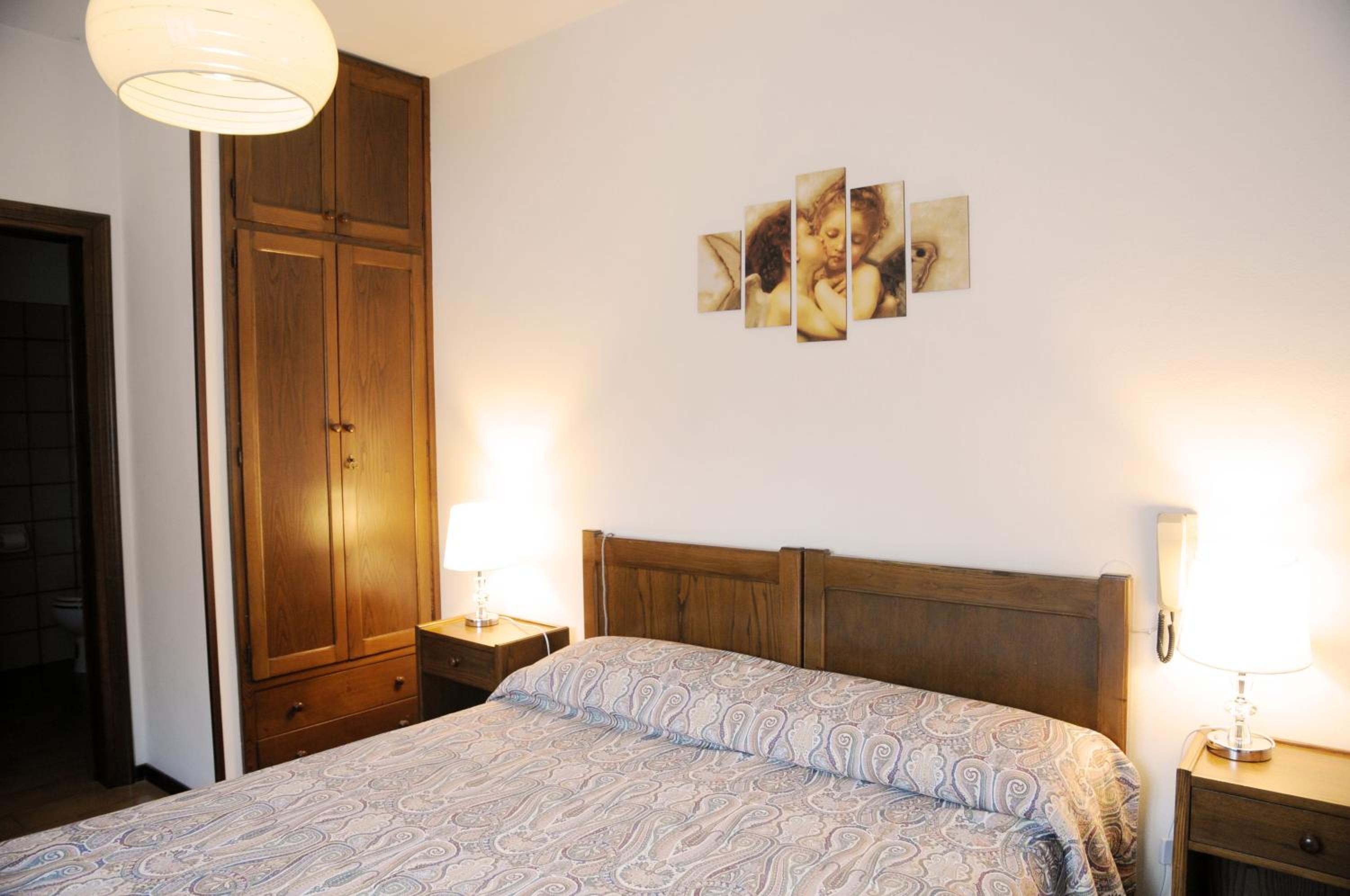 Deluxe Double or Twin Room - Photo 9