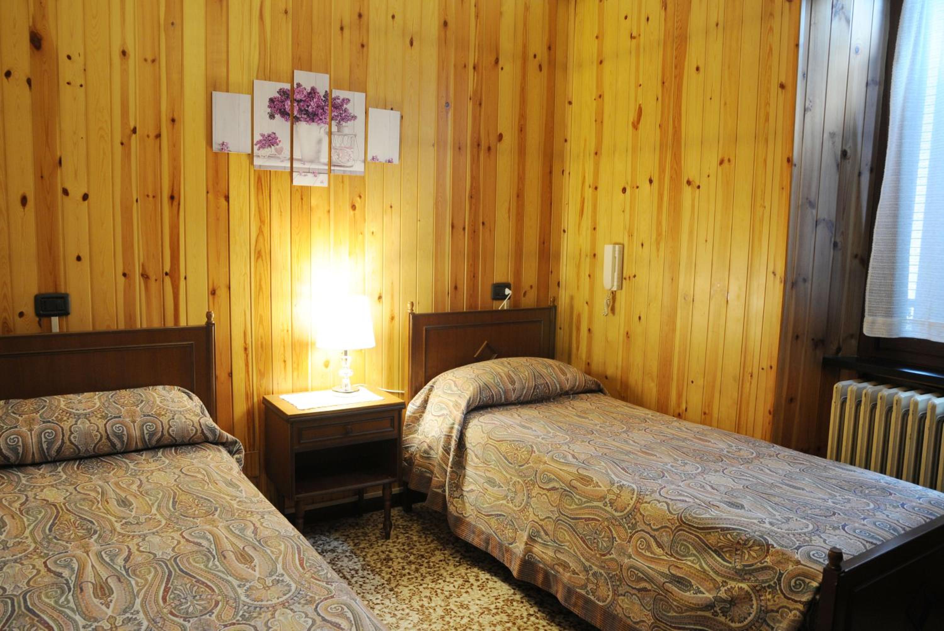 Deluxe Double or Twin Room - Photo 2
