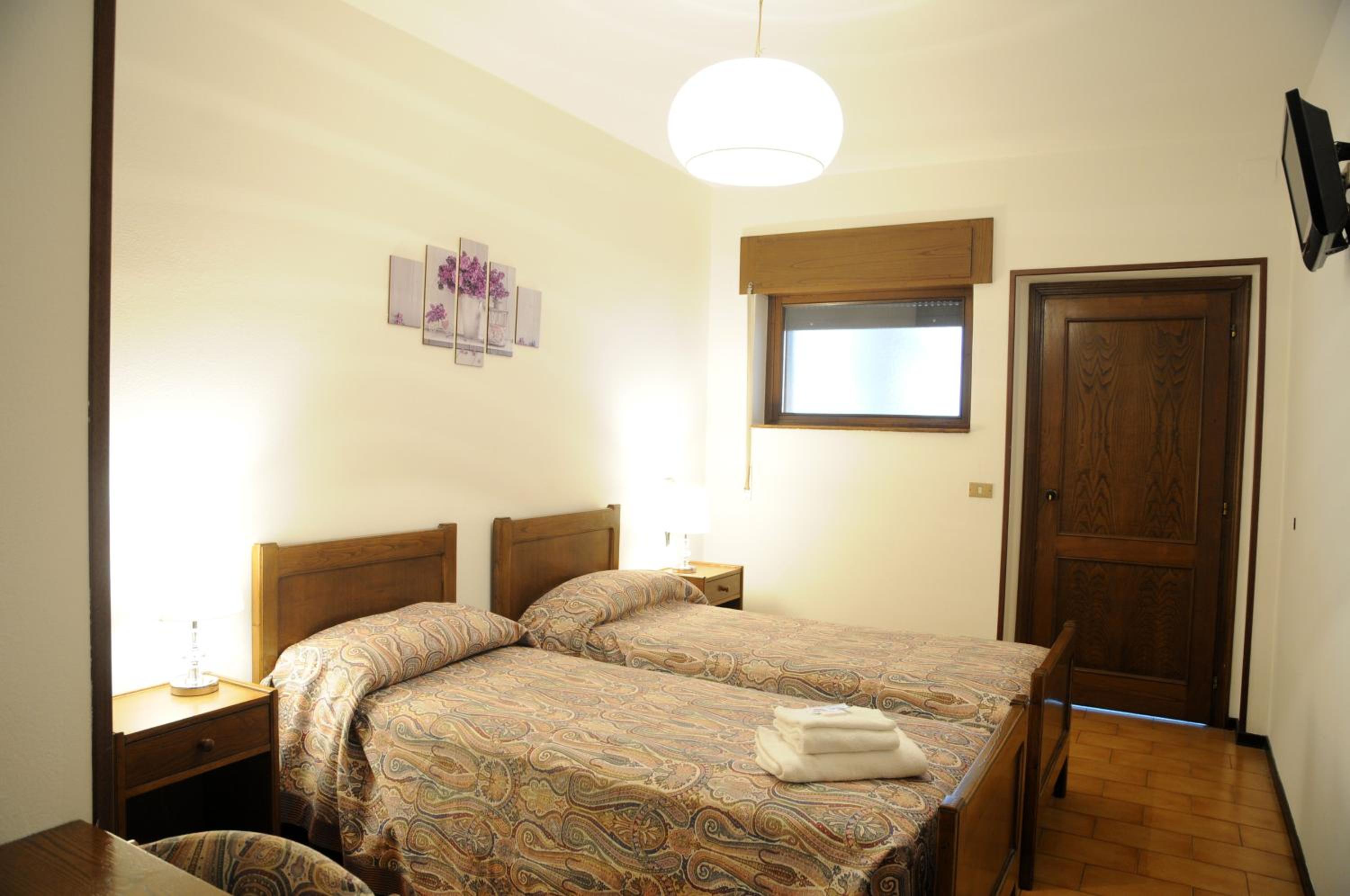Deluxe Double or Twin Room - Photo 4