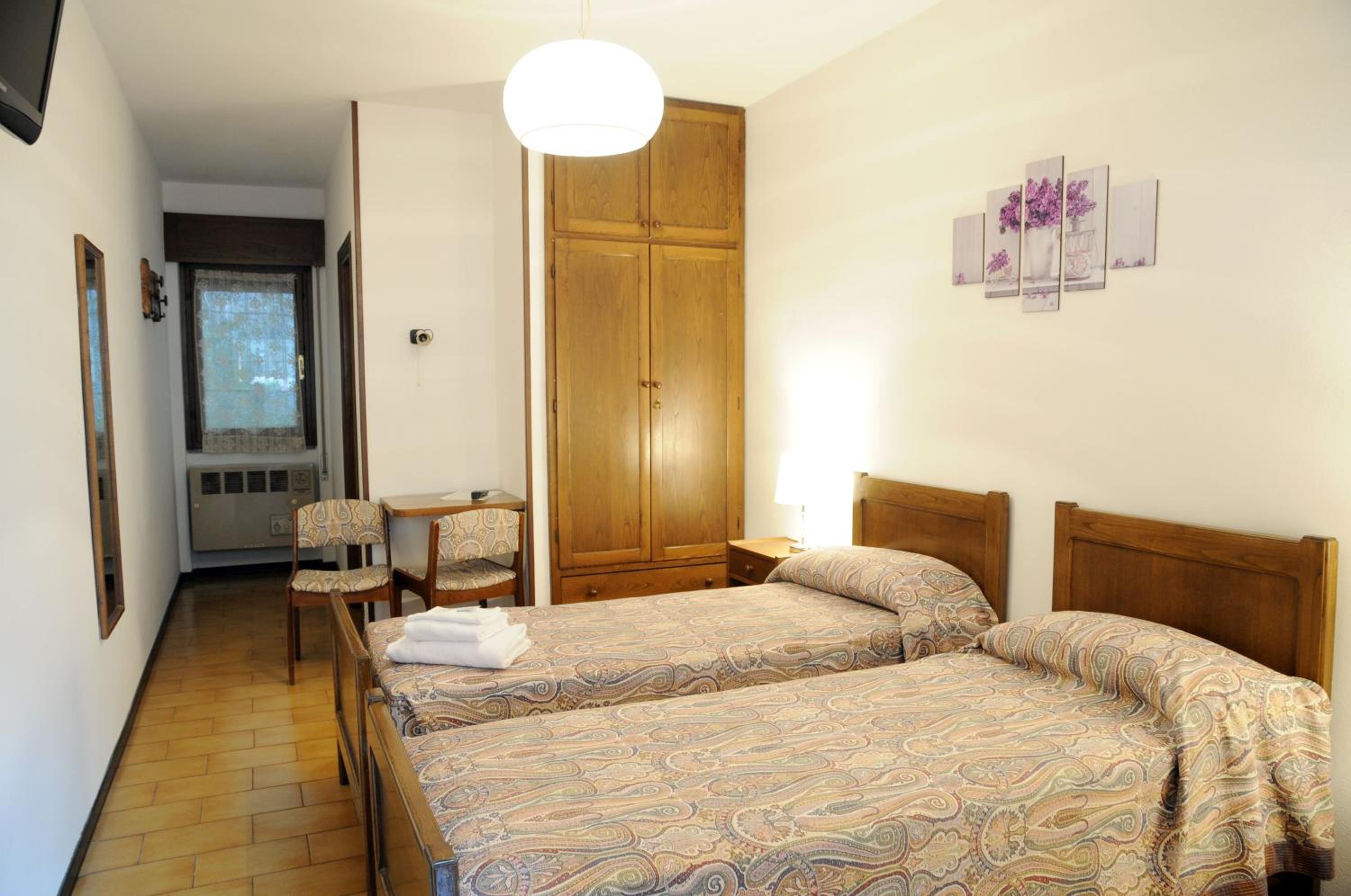 Deluxe Double or Twin Room - Photo 5
