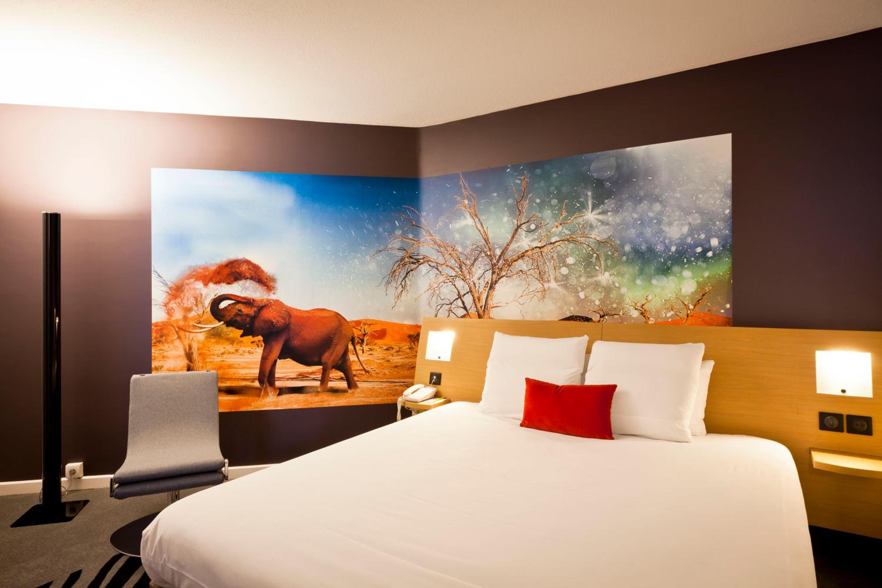 Suite with 1 Queen-Size Bed and Sofa Bed - Photo 1