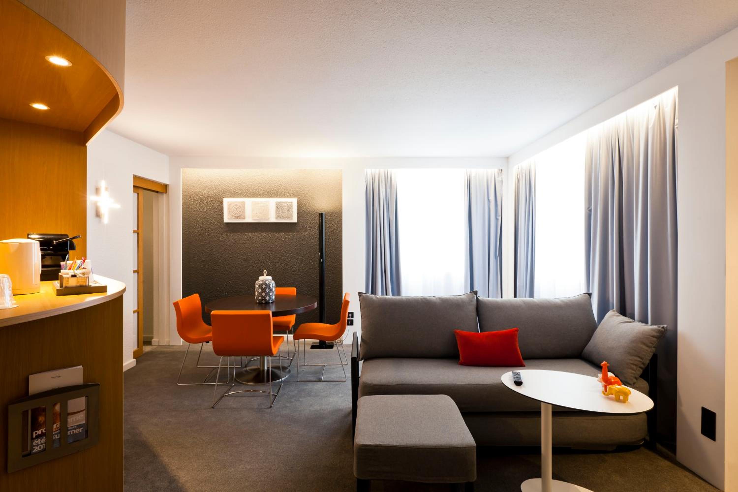 Suite with 1 Queen-Size Bed and Sofa Bed - Photo 14