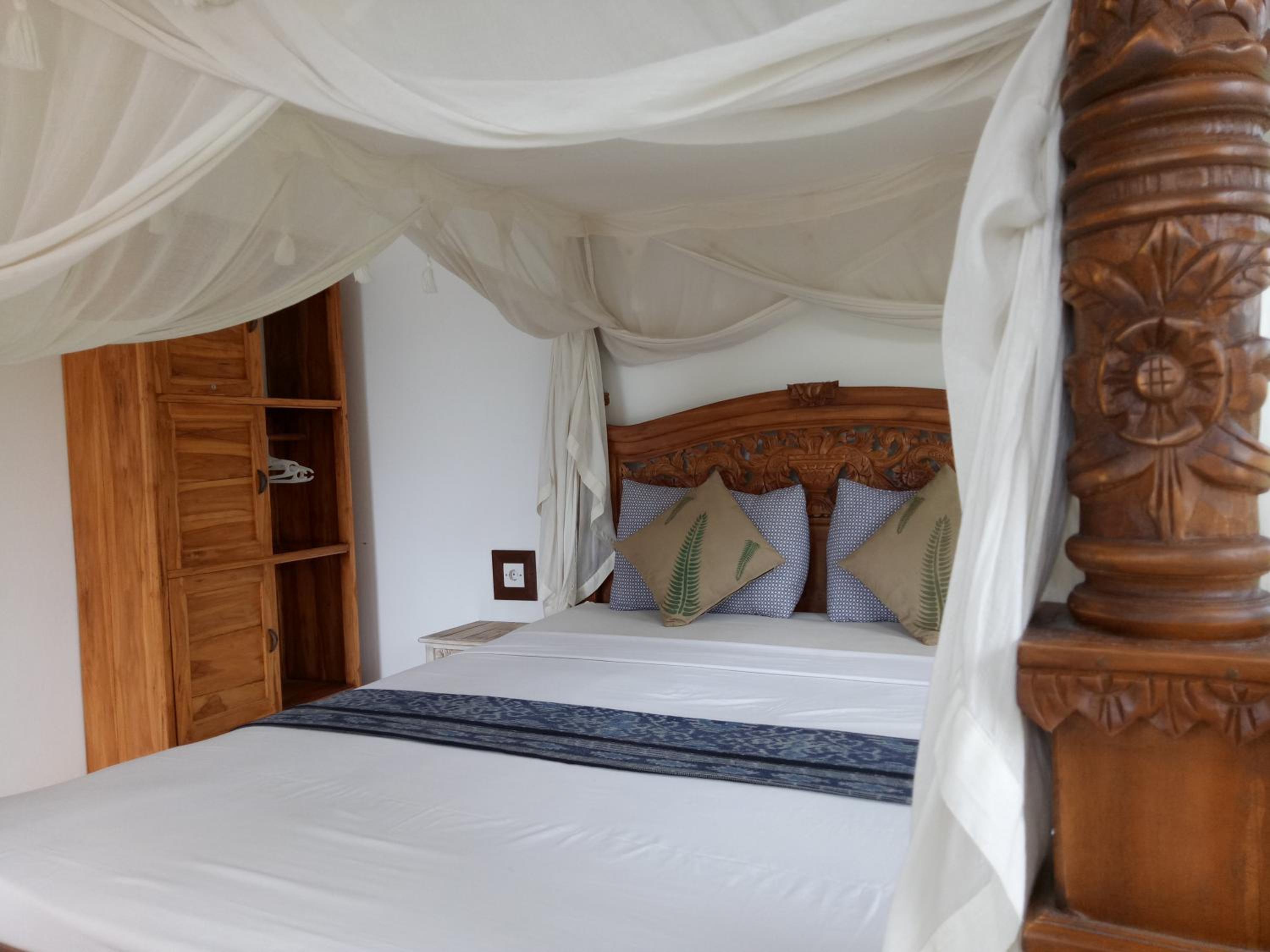 Deluxe Double Room with Balcony - Photo 8