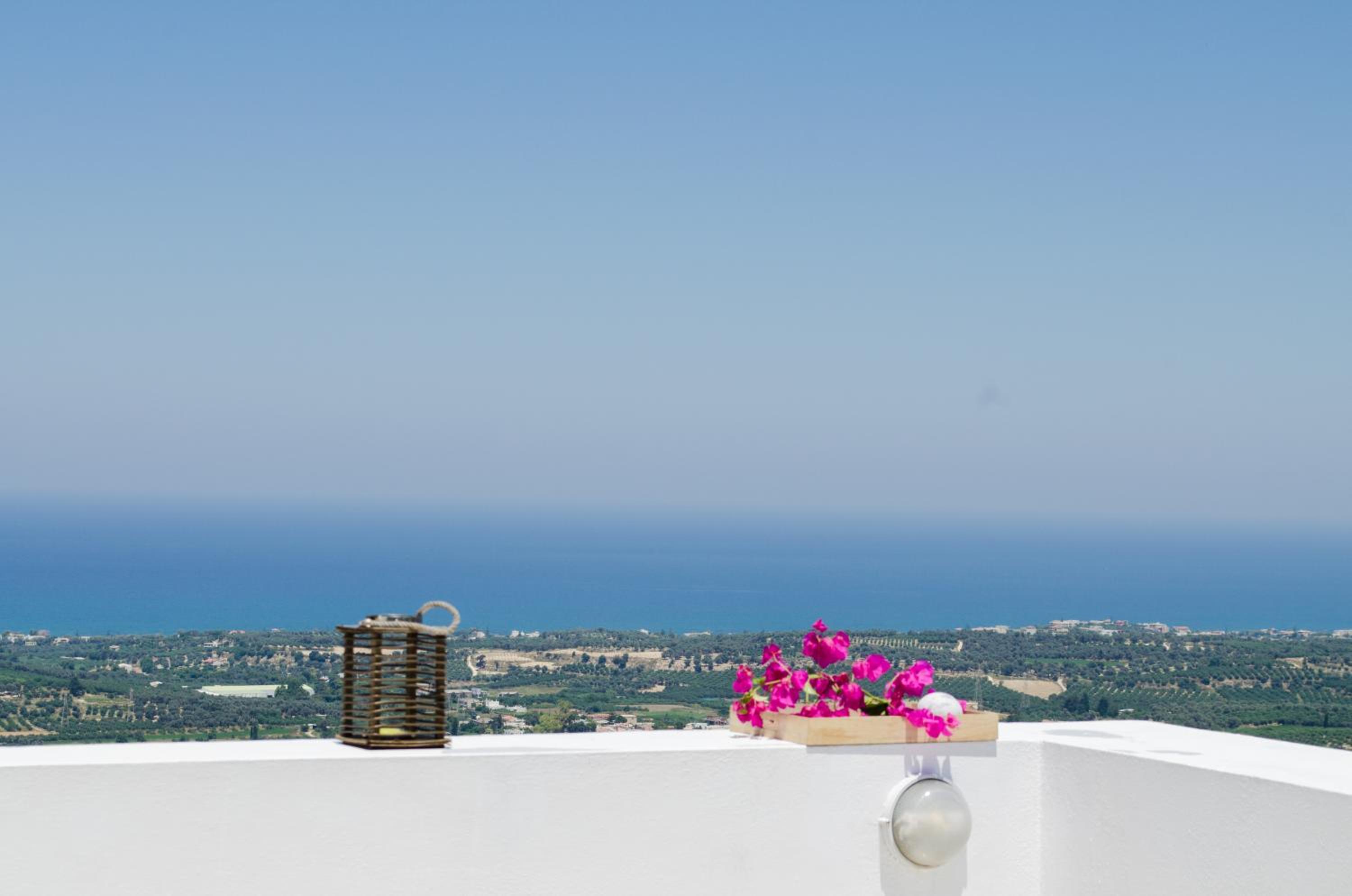 Three-Bedroom Villa with Private Pool photo 2