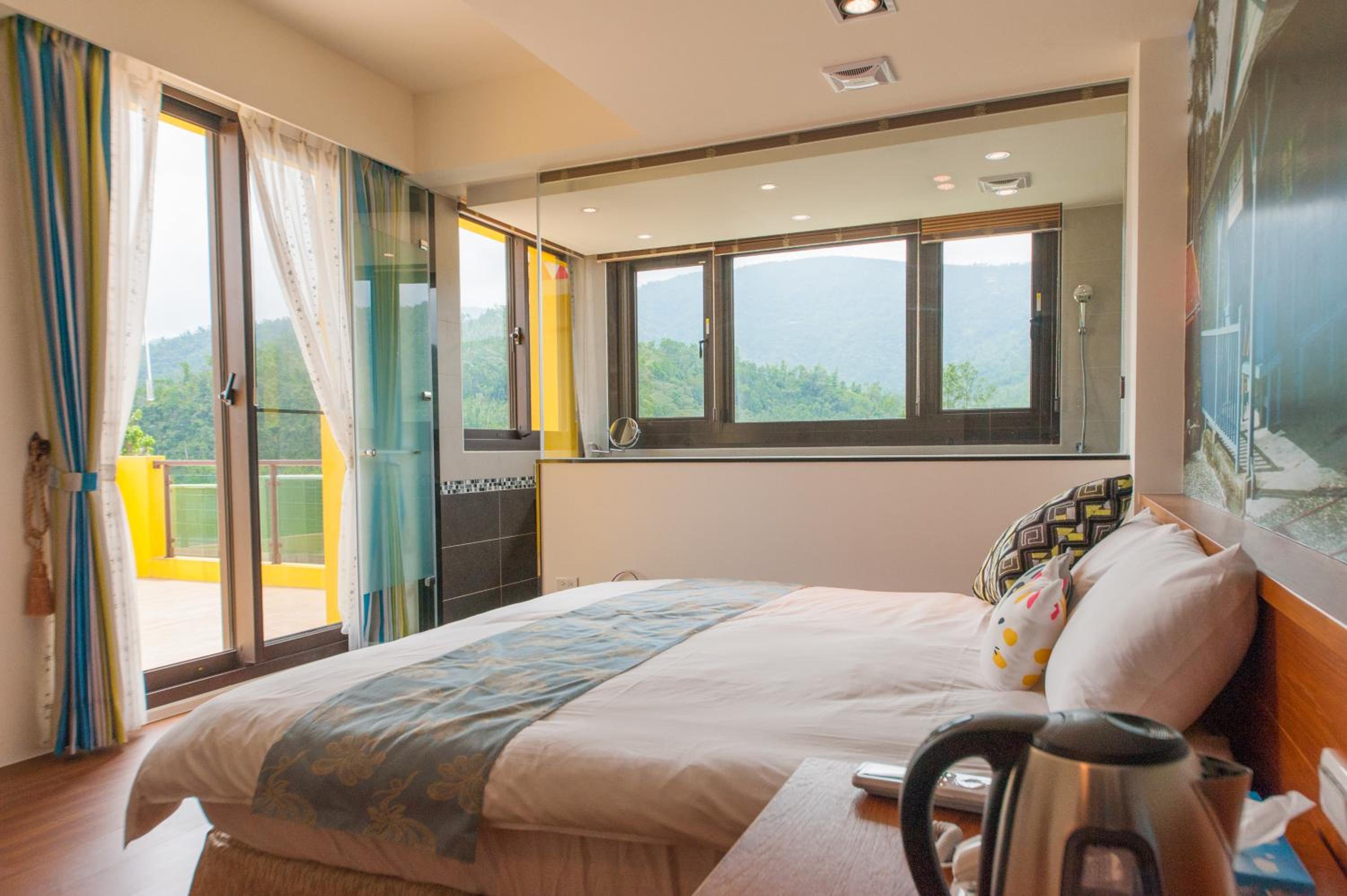 Deluxe Double Room with Bath photo 3