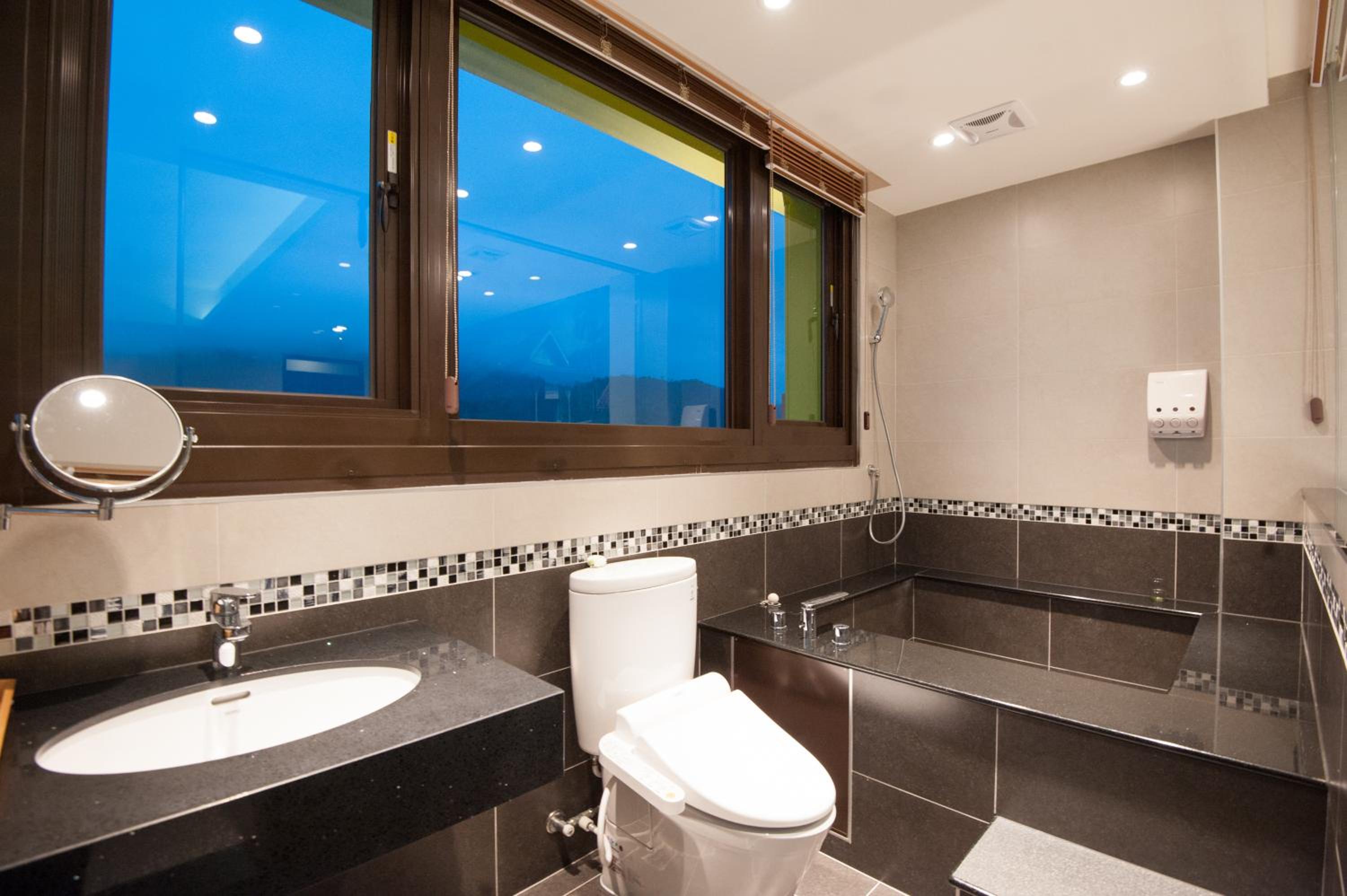 Deluxe Double Room with Bath photo 2