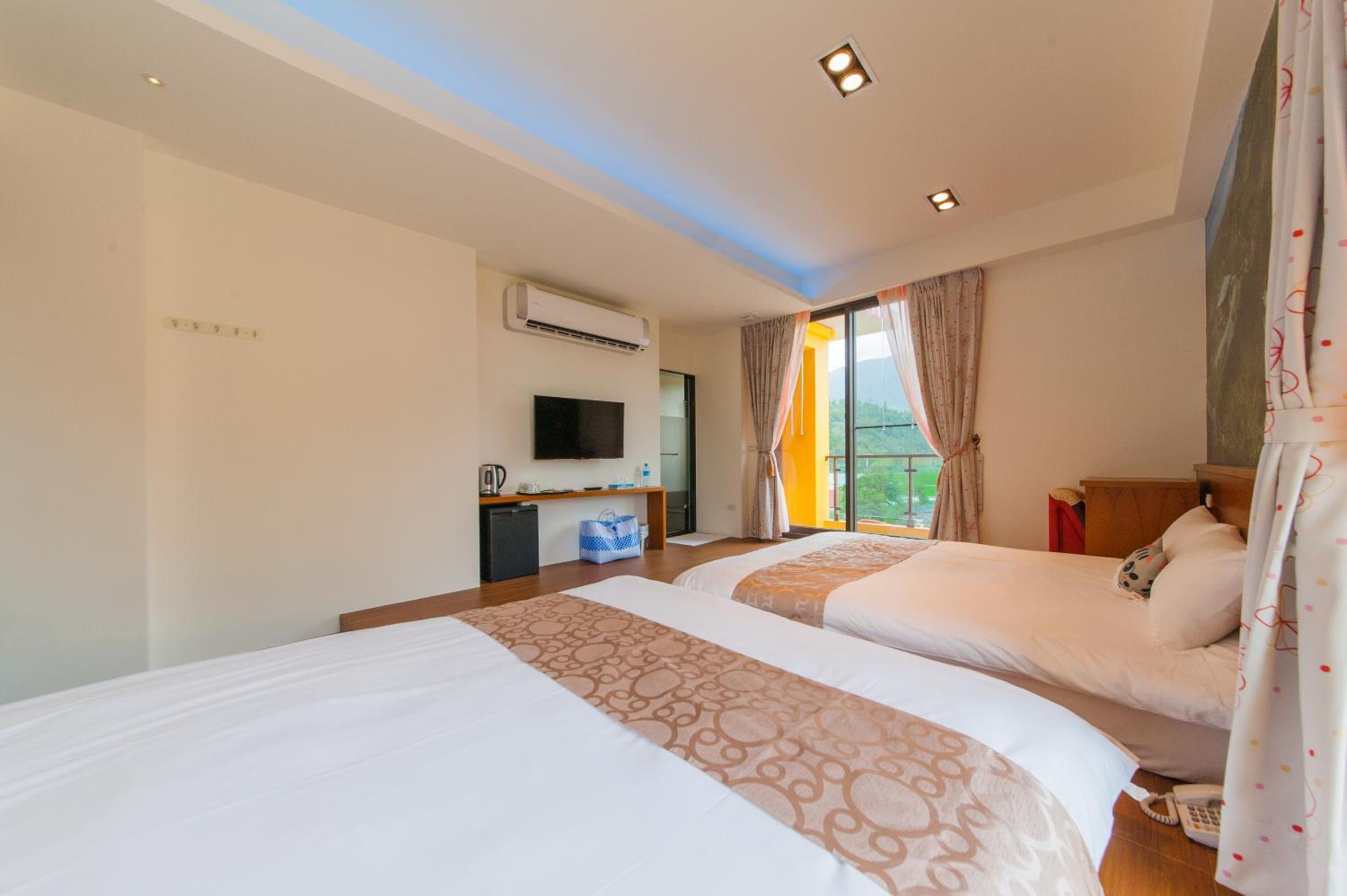 Quadruple Room with Bath photo 3