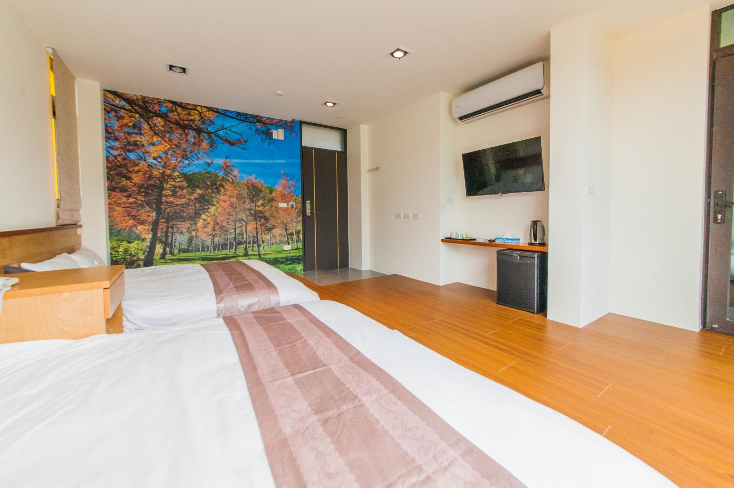 Deluxe Double Room with Bath photo 3