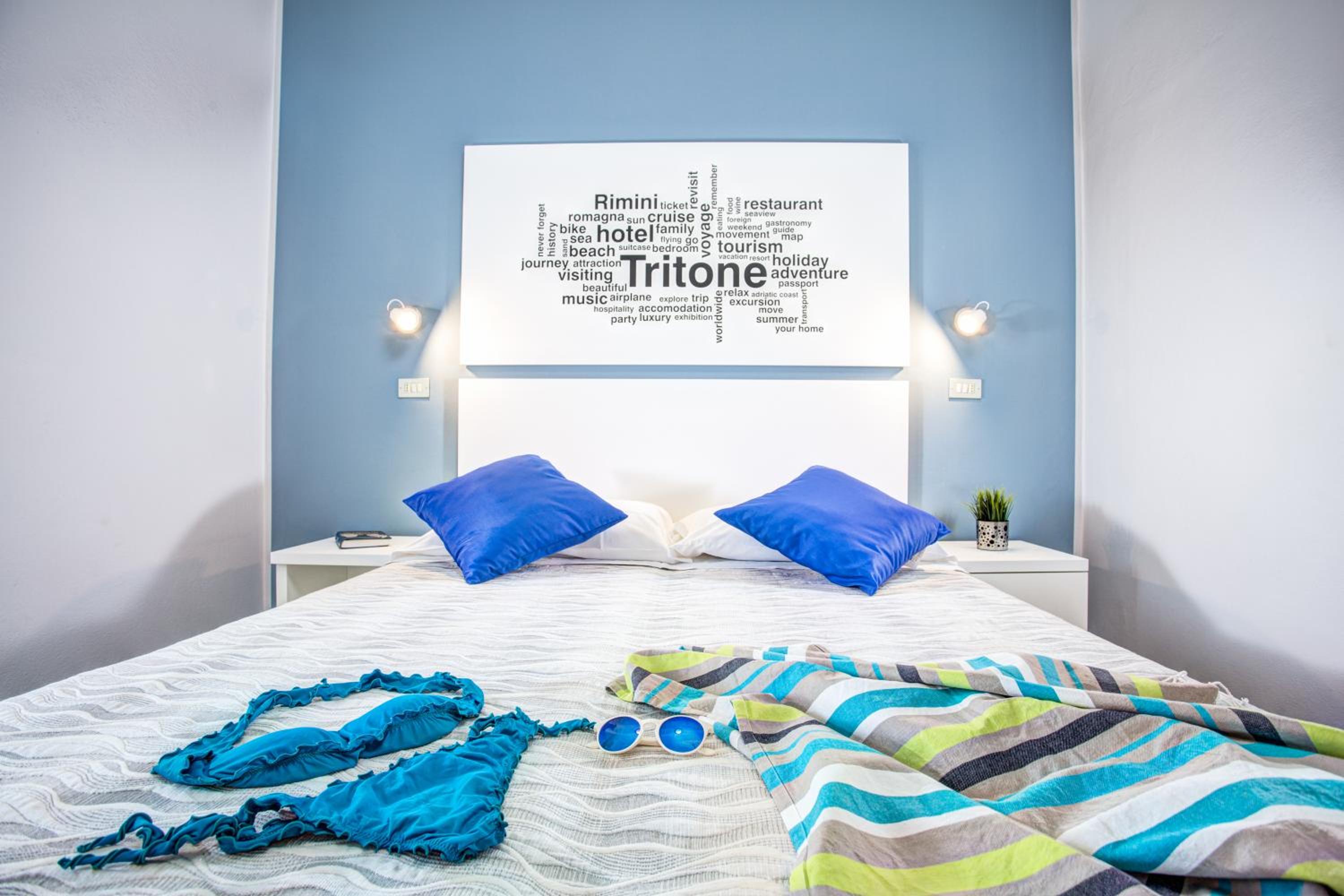 Double Room with Balcony and Front Sea View - Photo 2