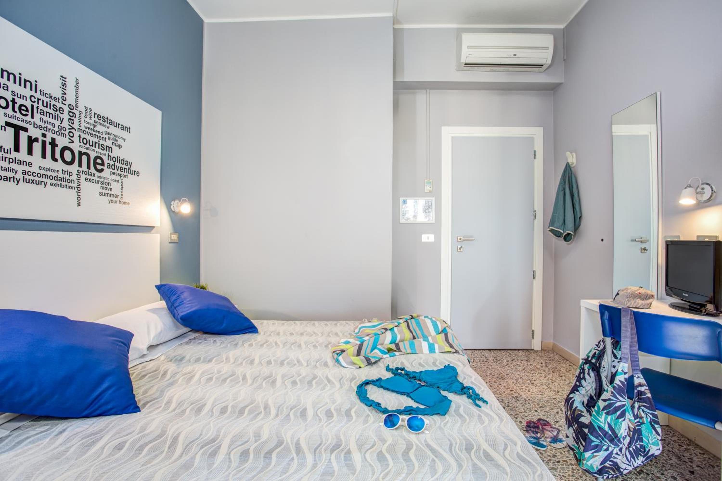 Deluxe Double Room with Side Sea View - Photo 8