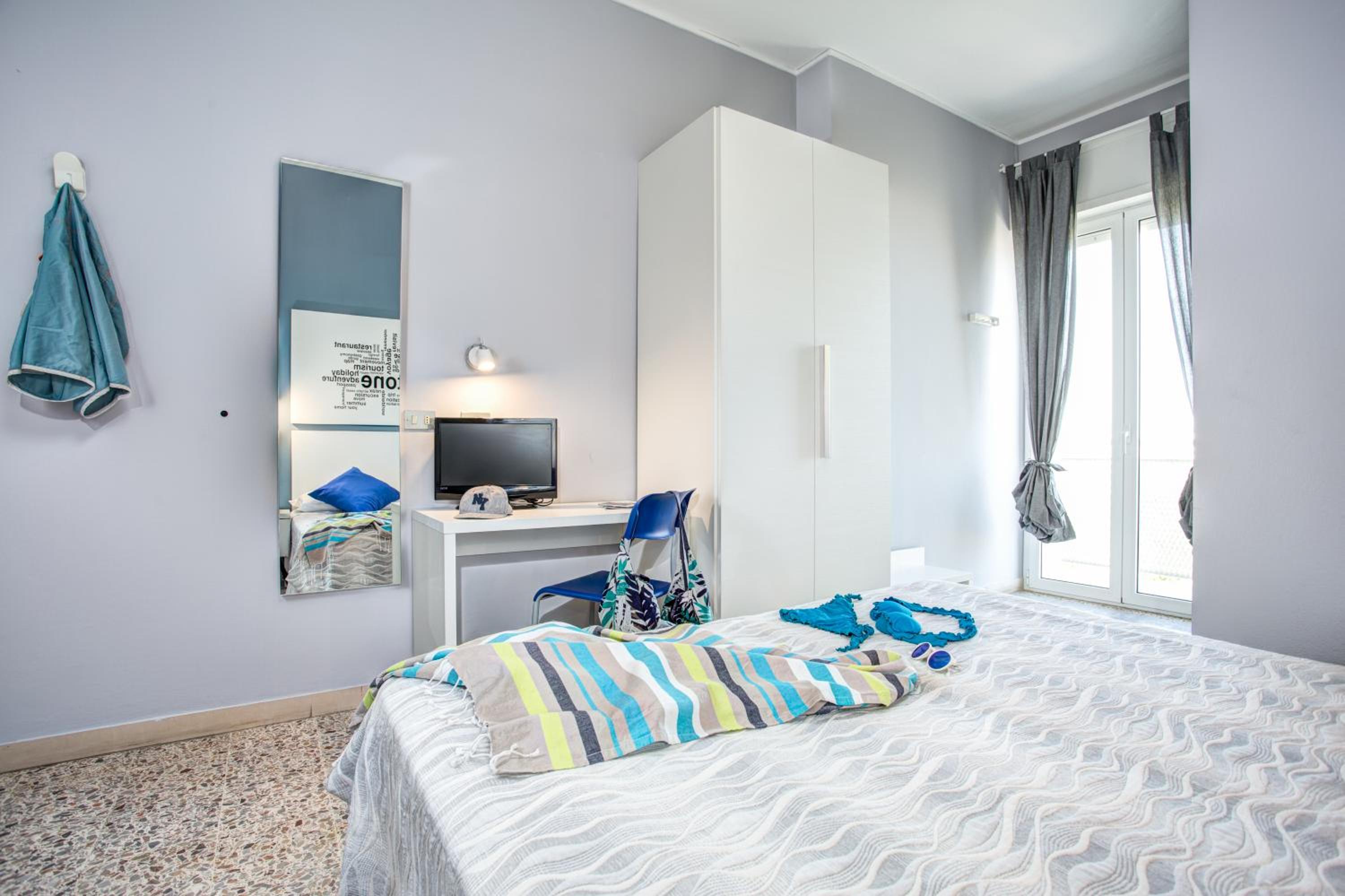 Deluxe Double Room with Side Sea View - Photo 9
