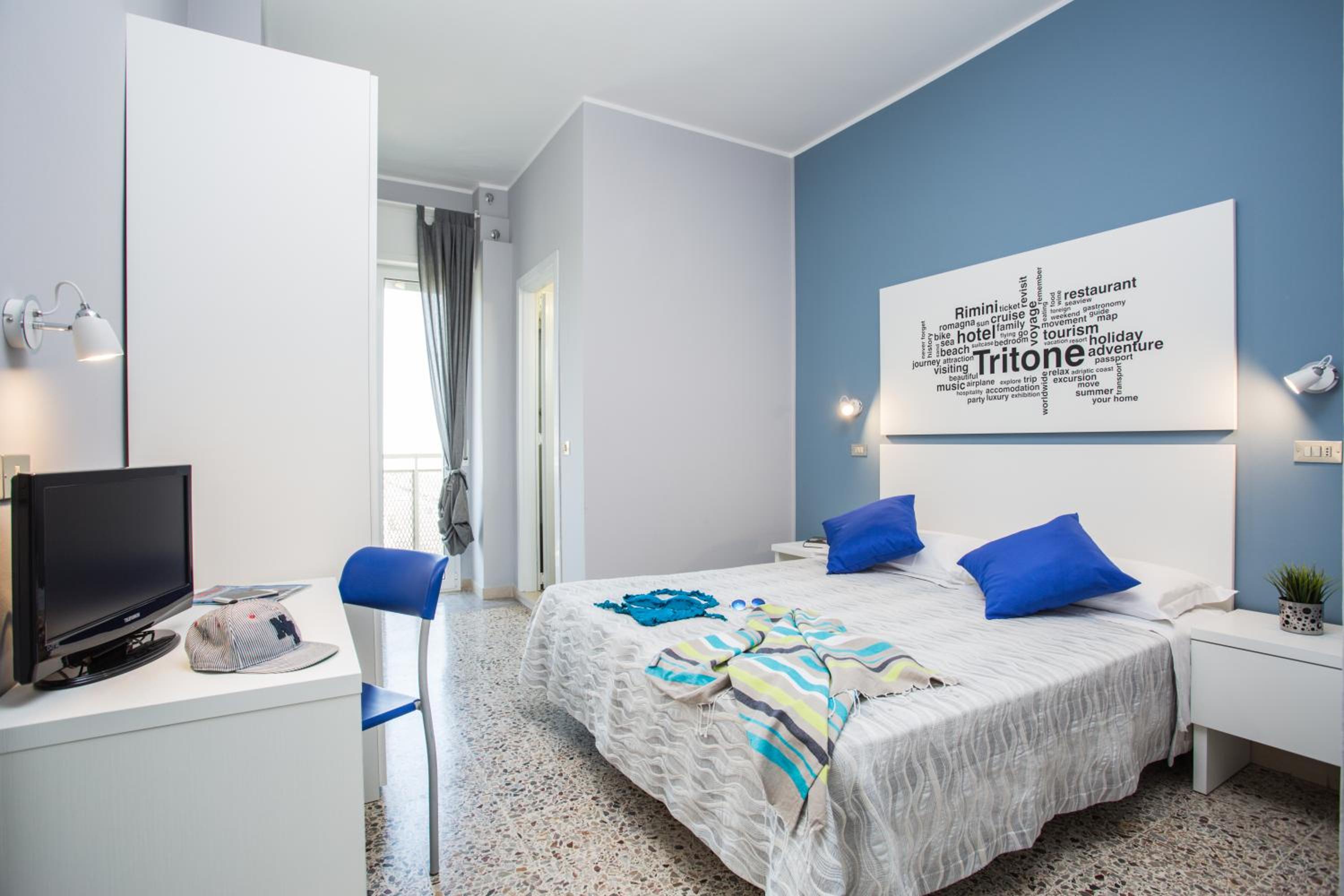 Deluxe Double Room with Side Sea View - Photo 7